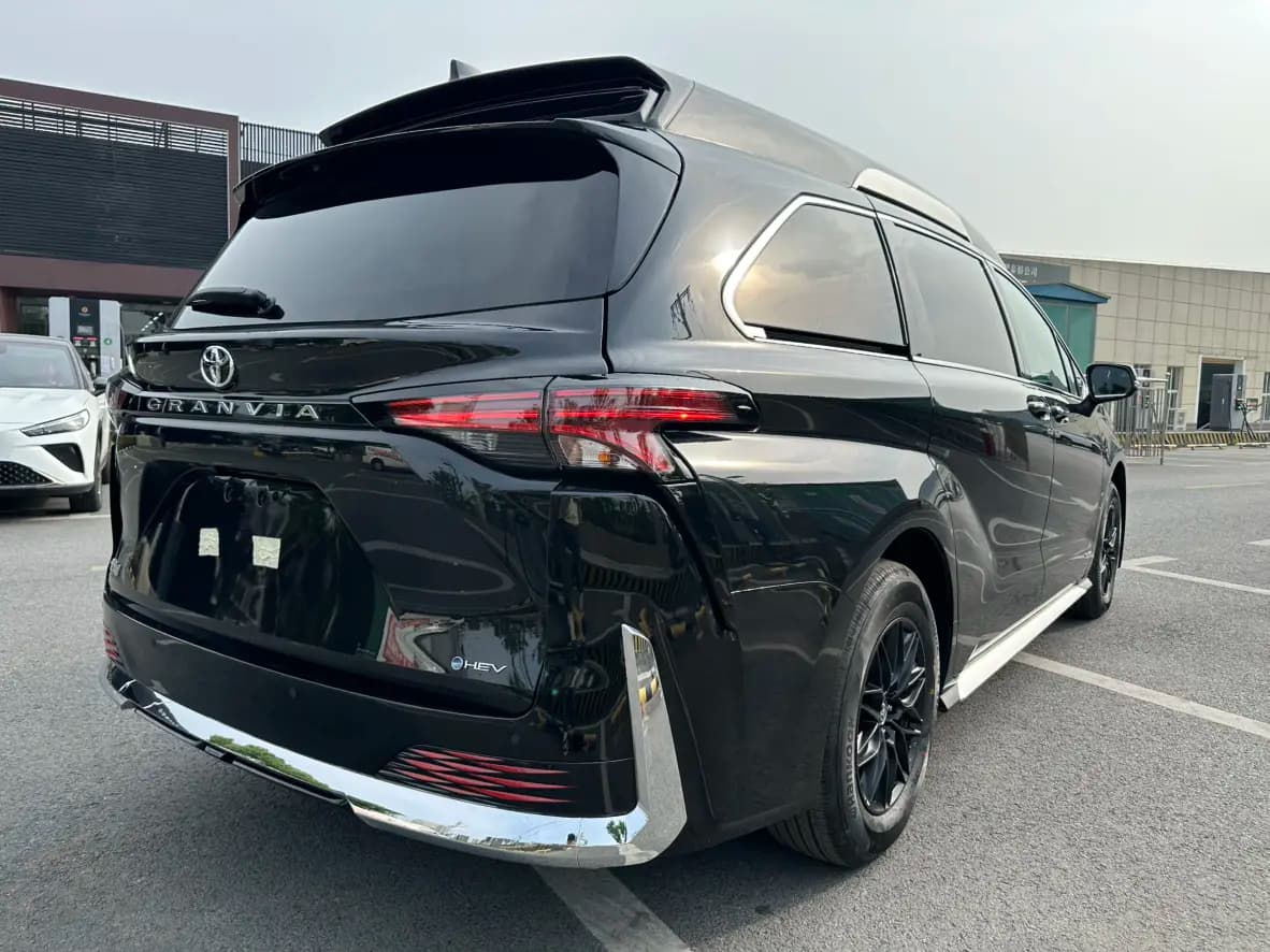 Toyota Granvia 2025 г. 3023 км. — фото 6