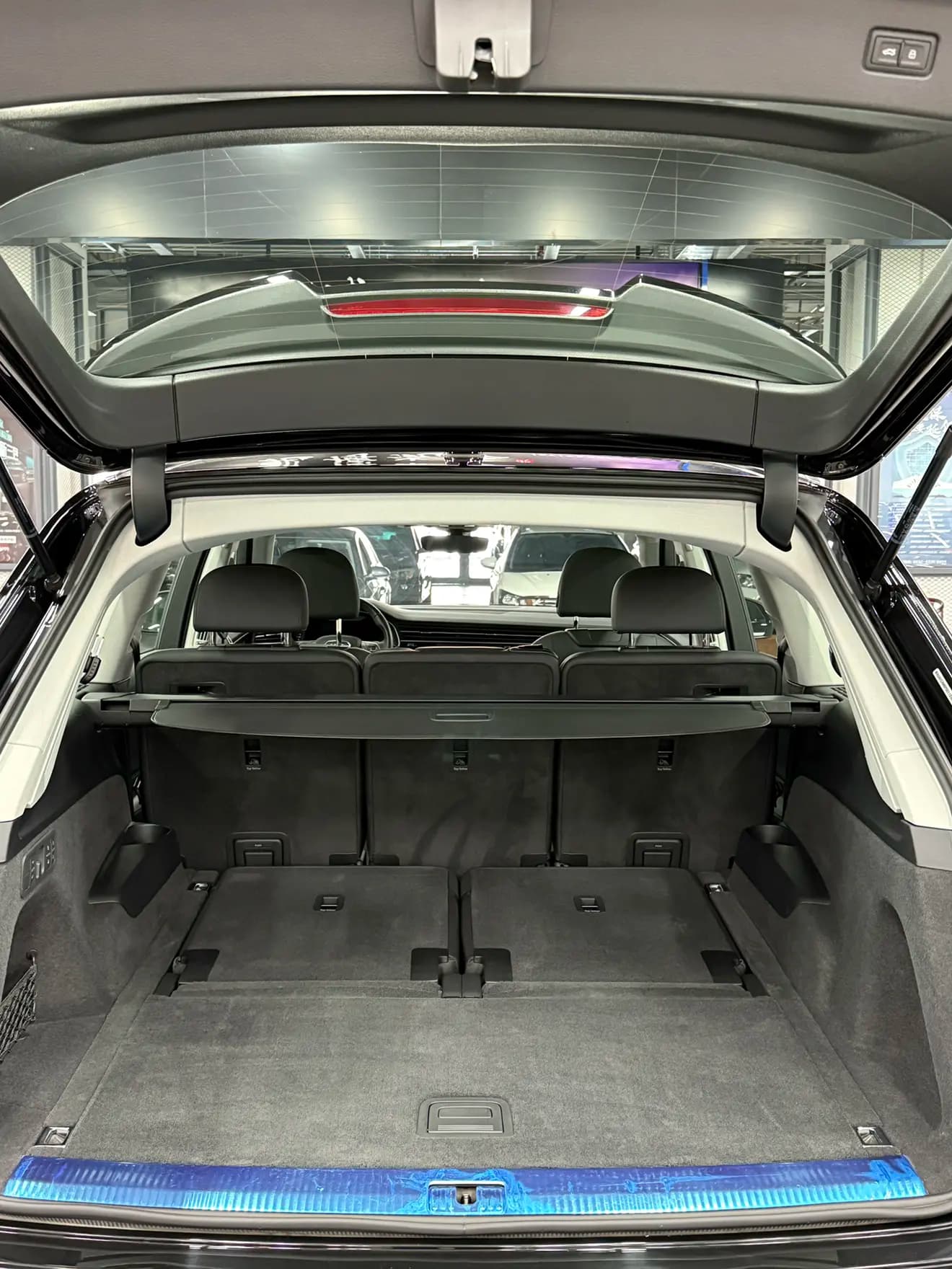 Audi Q7 2023 г. 60043 км. — фото 16