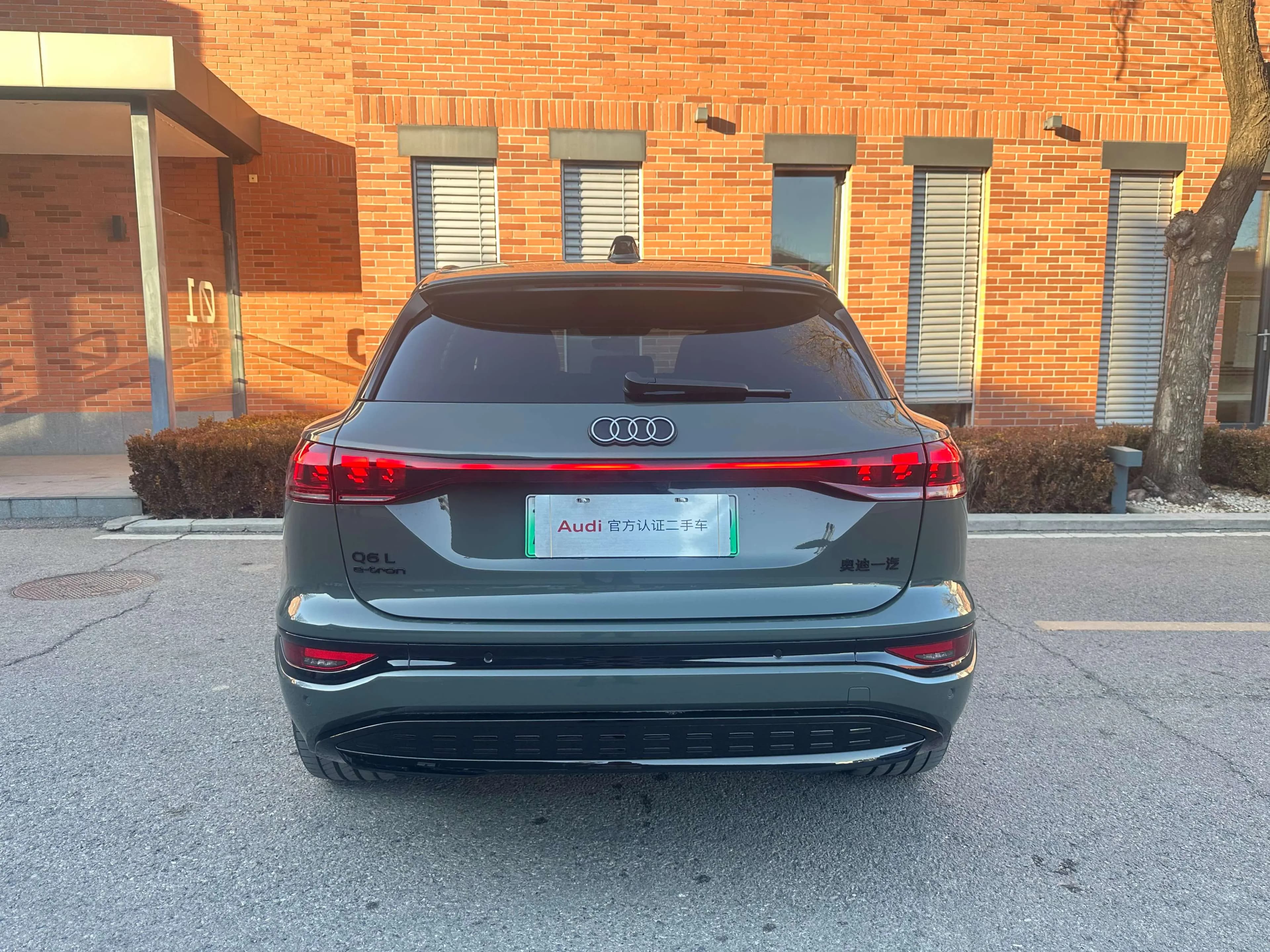 Audi Q6L e-tron 2025 г. 5538 км. — фото 2