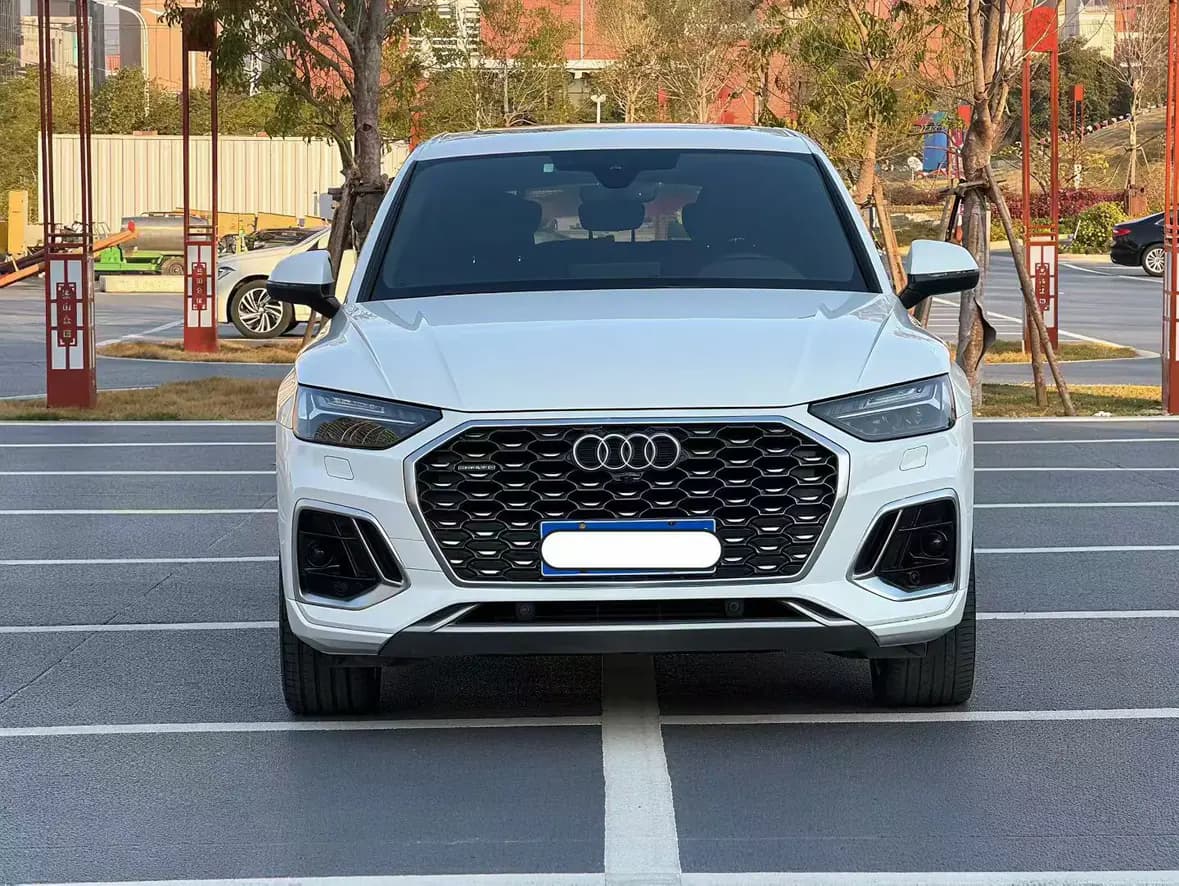 Audi Q5L Sportback 2022 г. 87092 км. — фото 2