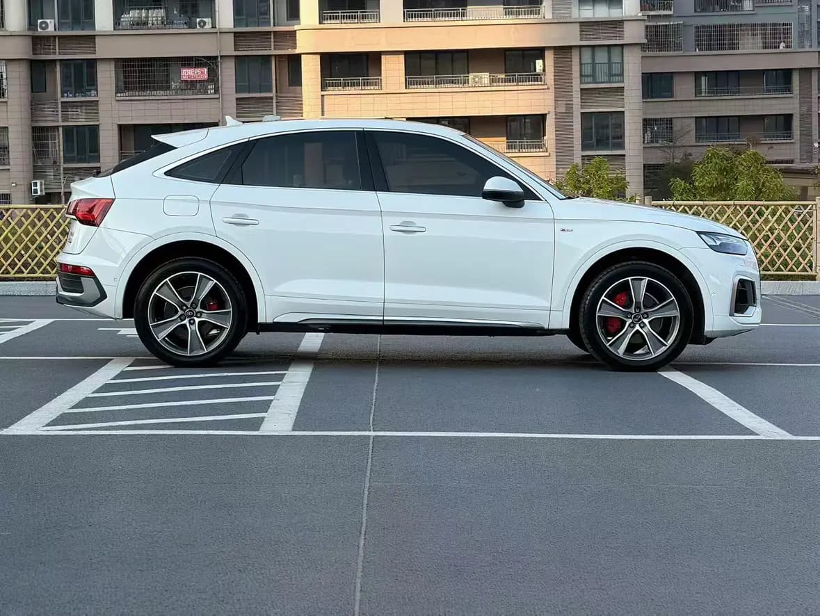 Audi Q5L Sportback 2022 г. 87092 км. — фото 3