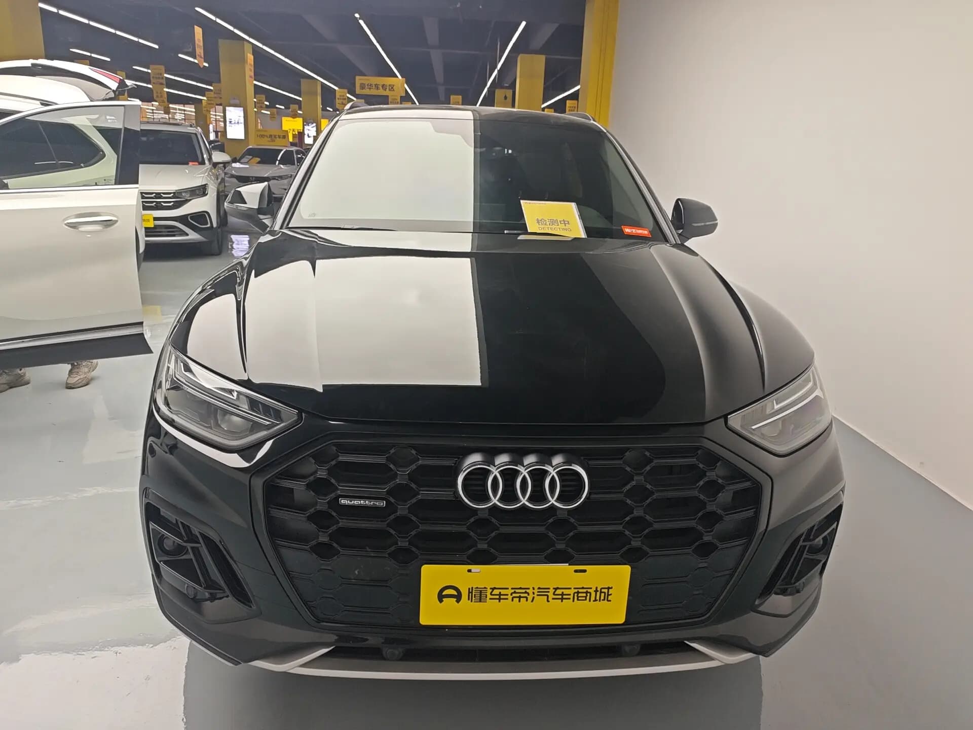 Audi Q5L 2023 г. 36590 км. — фото 2