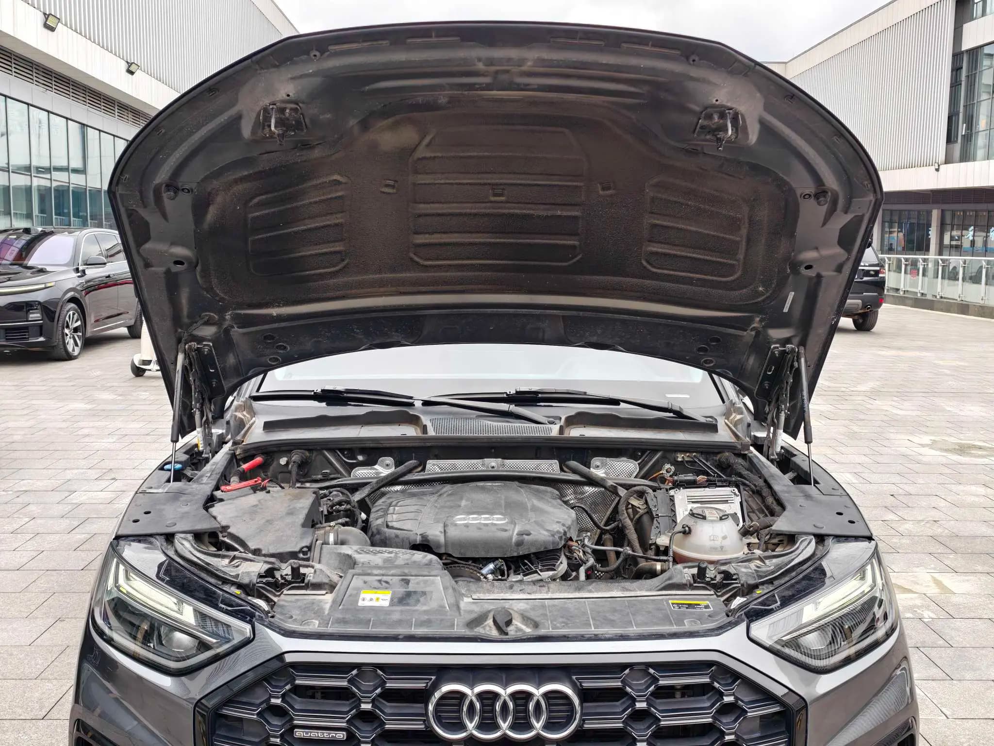 Audi Q5L 2022 г. 83080 км. — фото 2