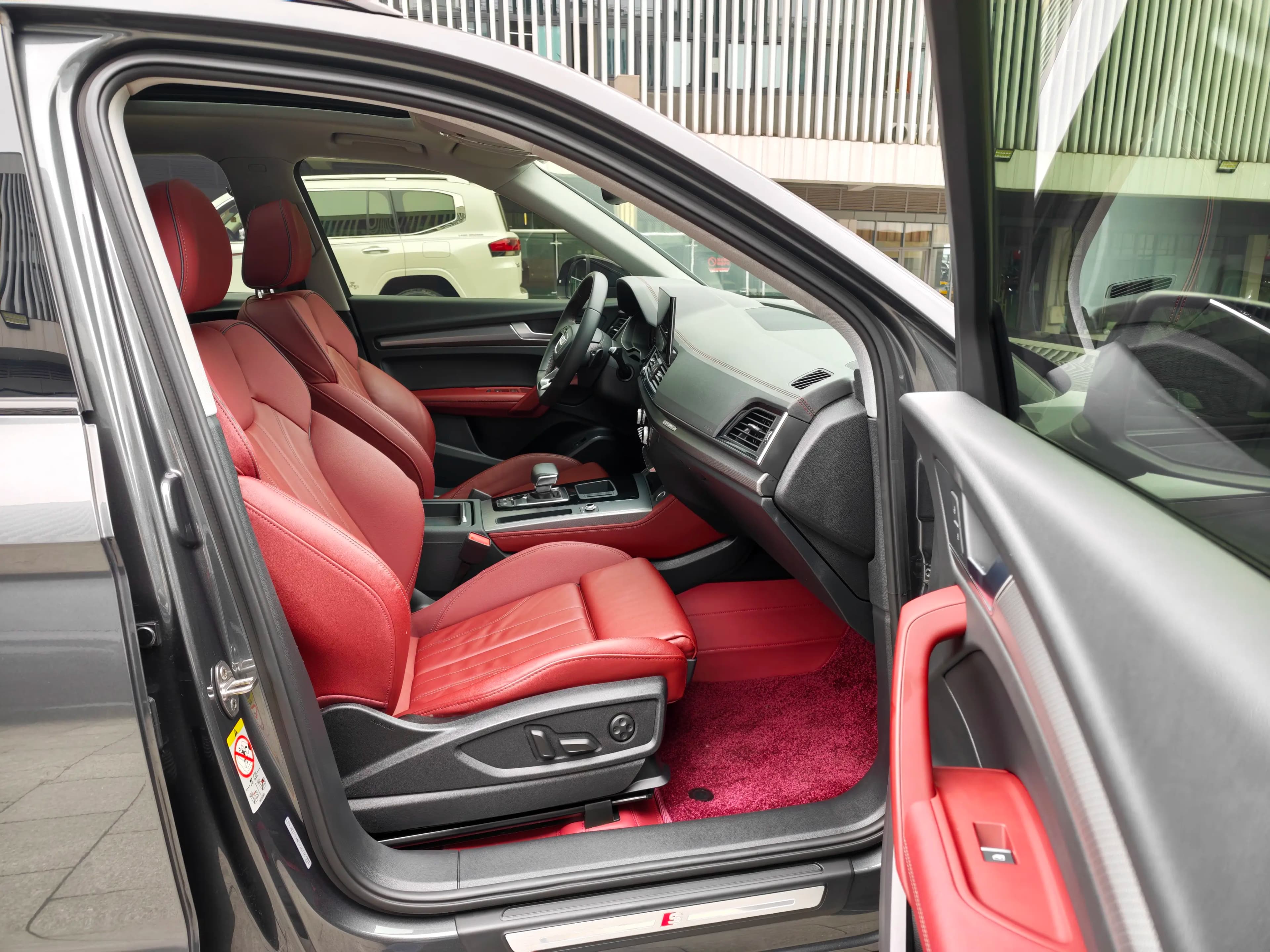 Audi Q5L 2022 г. 83080 км. — фото 12
