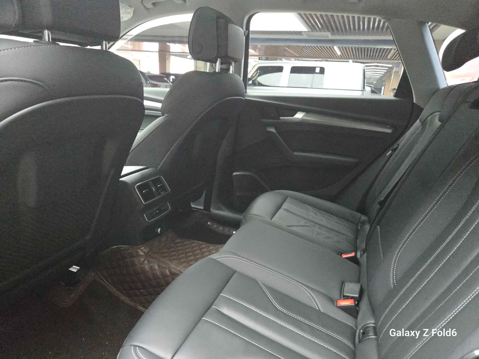 Audi Q5L 2023 г. 36029 км. — фото 11
