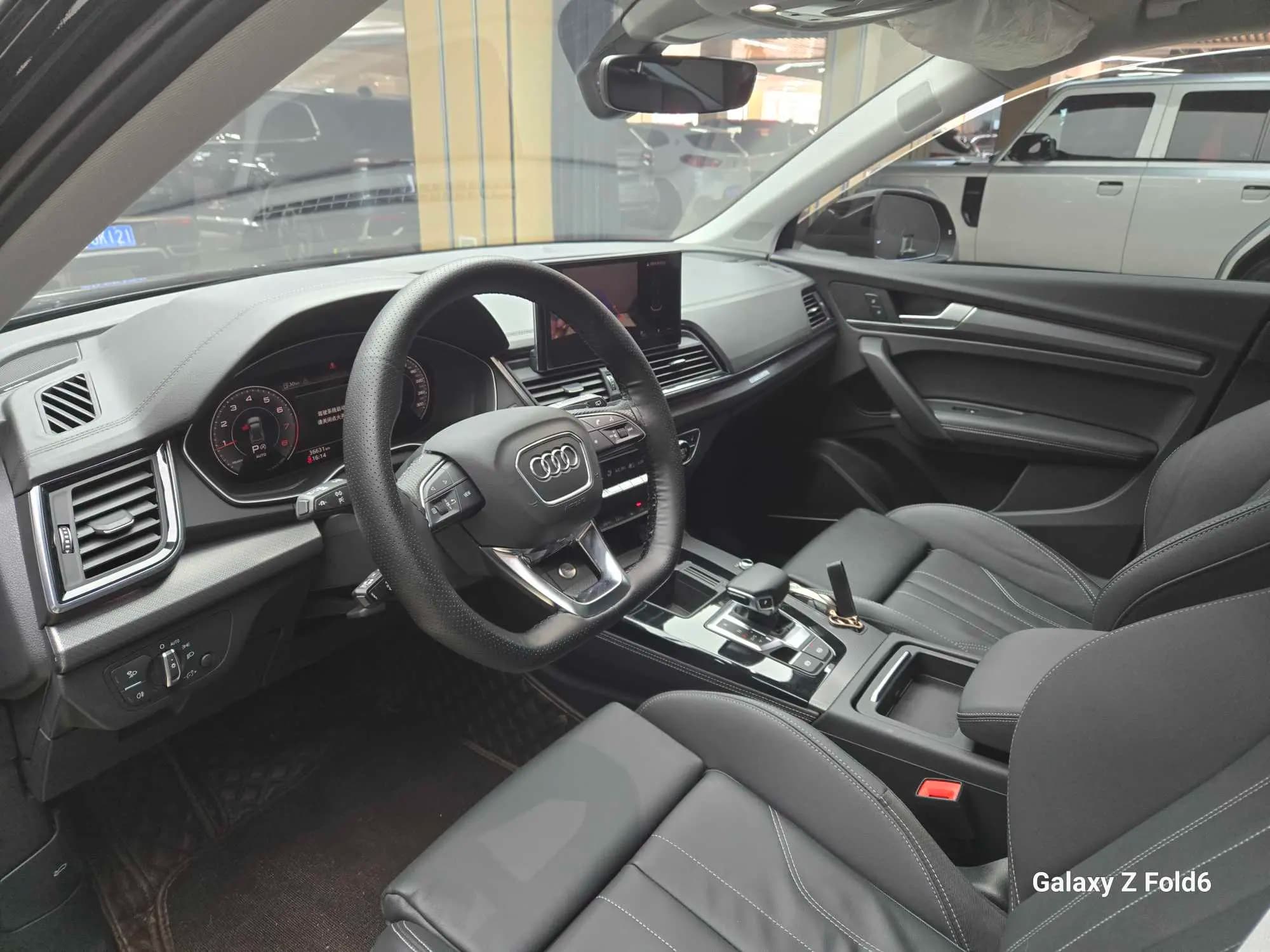 Audi Q5L 2023 г. 36029 км. — фото 10