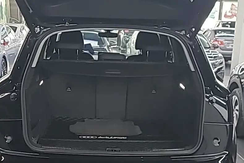 Audi Q5L 2023 г. 50028 км. — фото 11