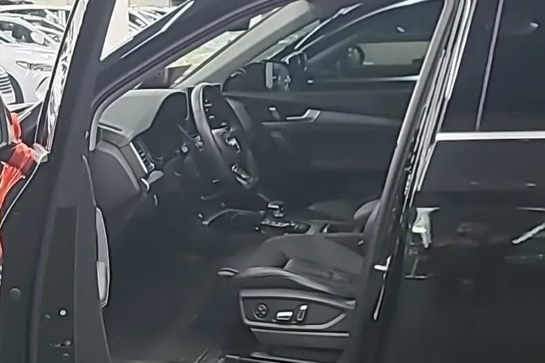 Audi Q5L 2023 г. 50028 км. — фото 9