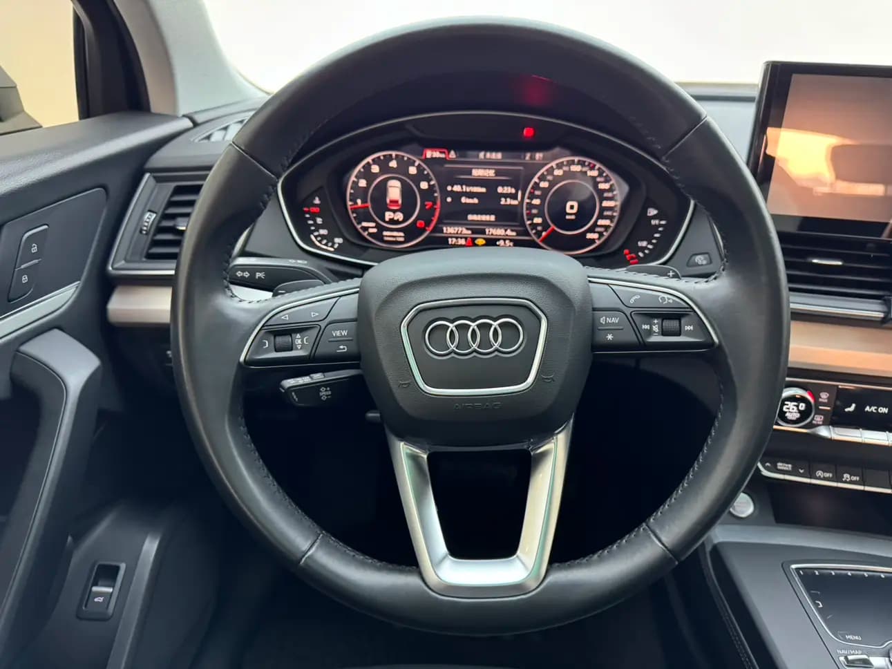 Audi Q5L 2021 г. 136067 км. — фото 12