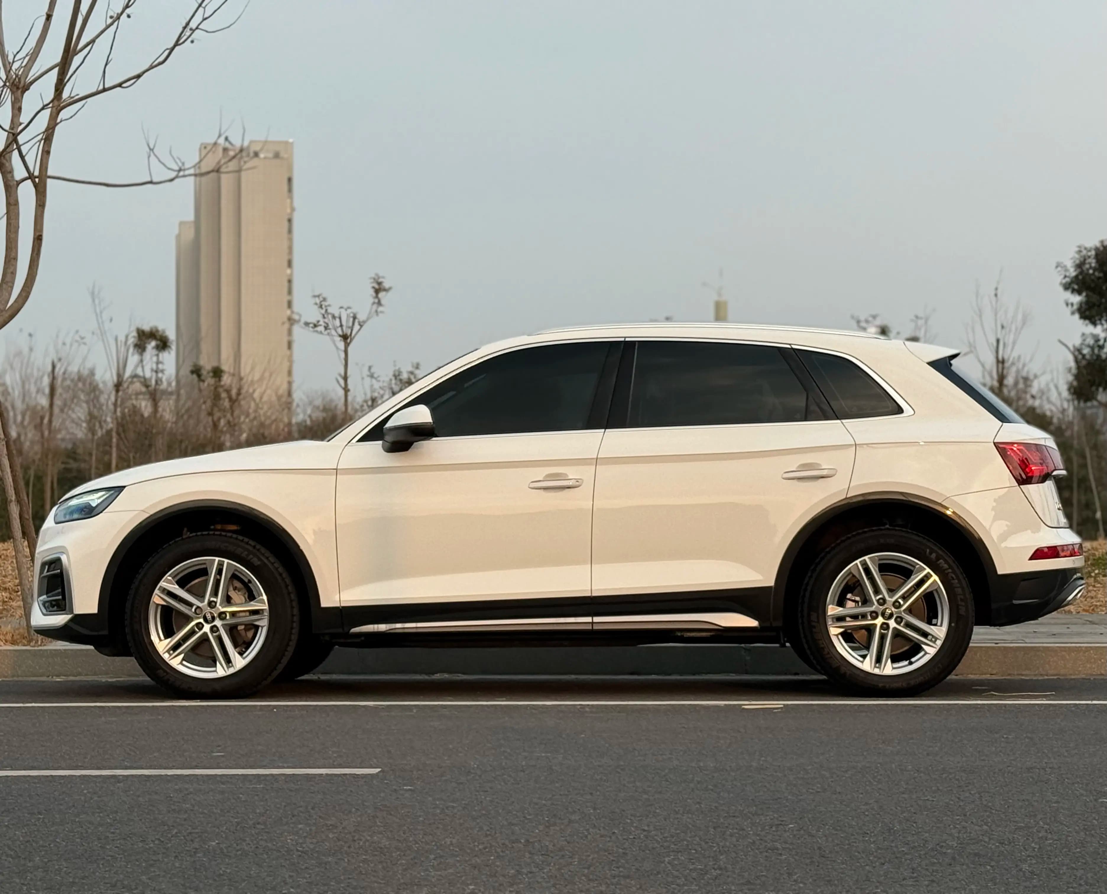 Audi Q5L 2024 г. 37066 км. — фото 3