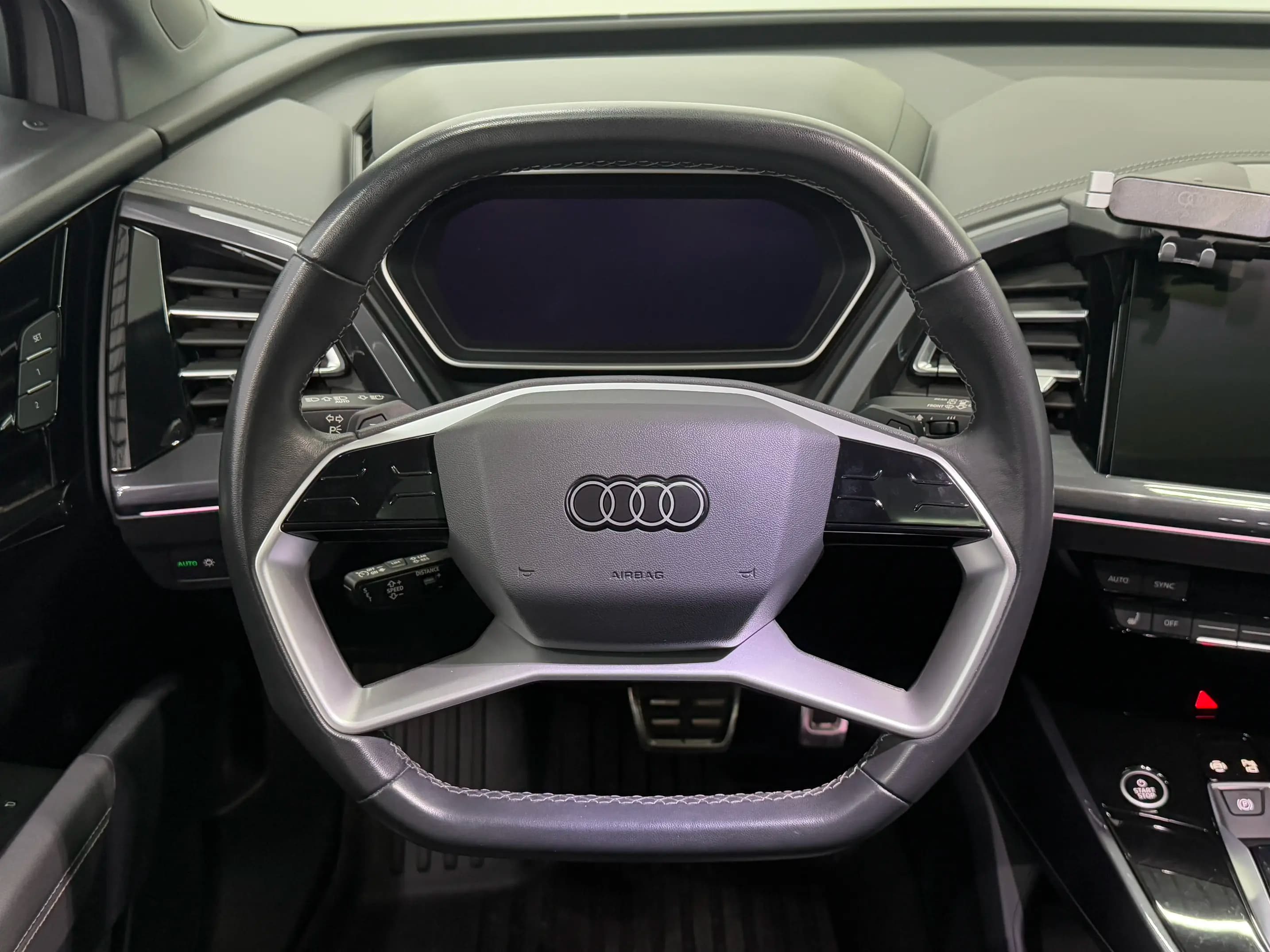 Audi Q4 e-tron 2024 г. 31159 км. — фото 12