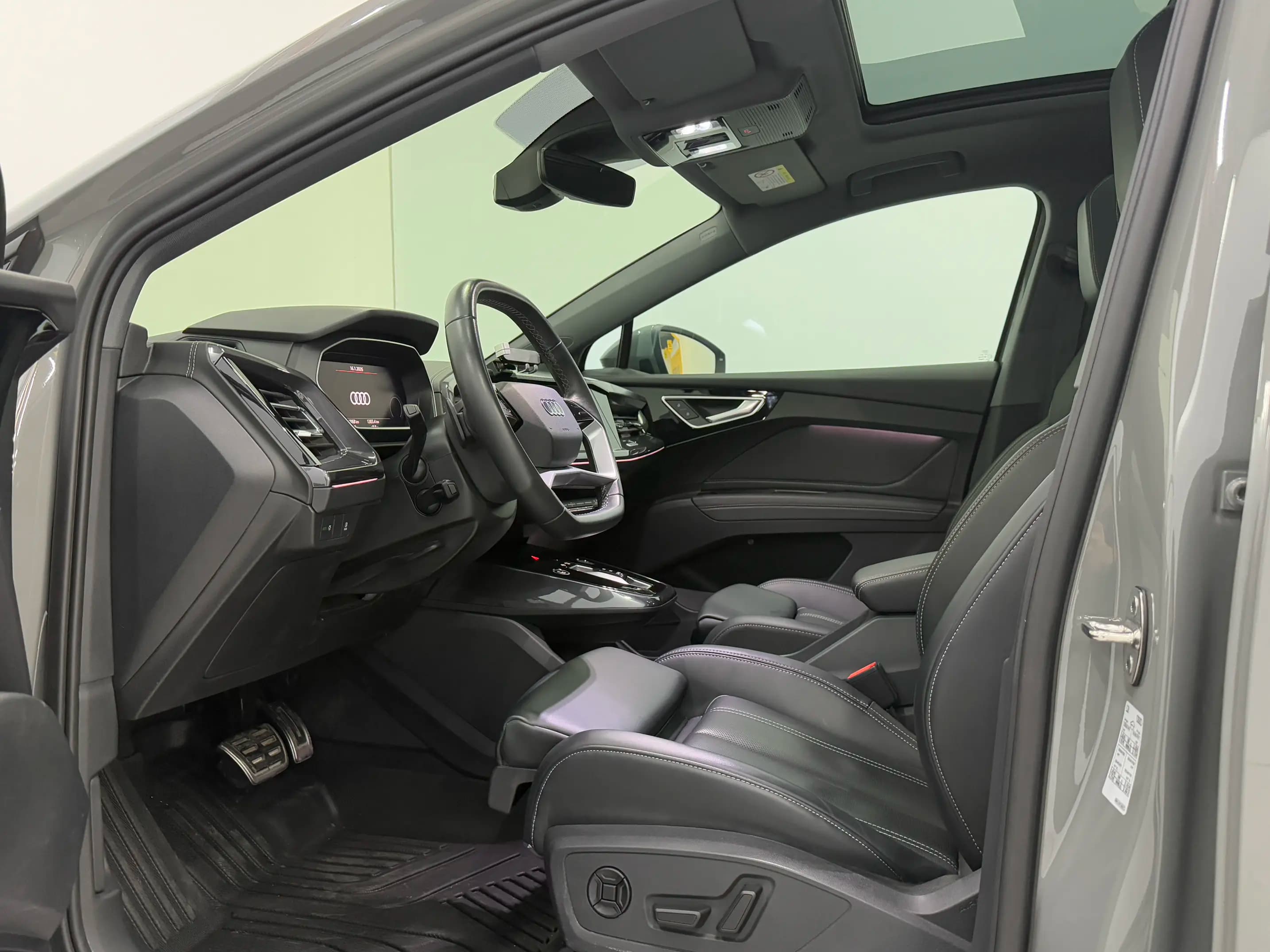 Audi Q4 e-tron 2024 г. 31159 км. — фото 13