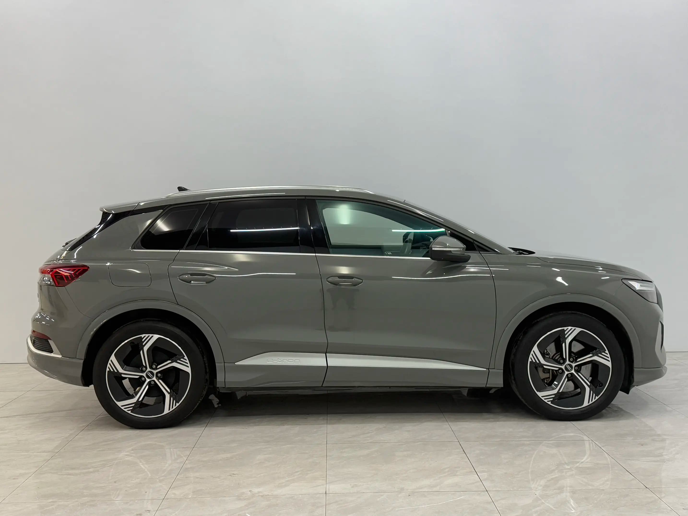 Audi Q4 e-tron 2024 г. 31159 км. — фото 4