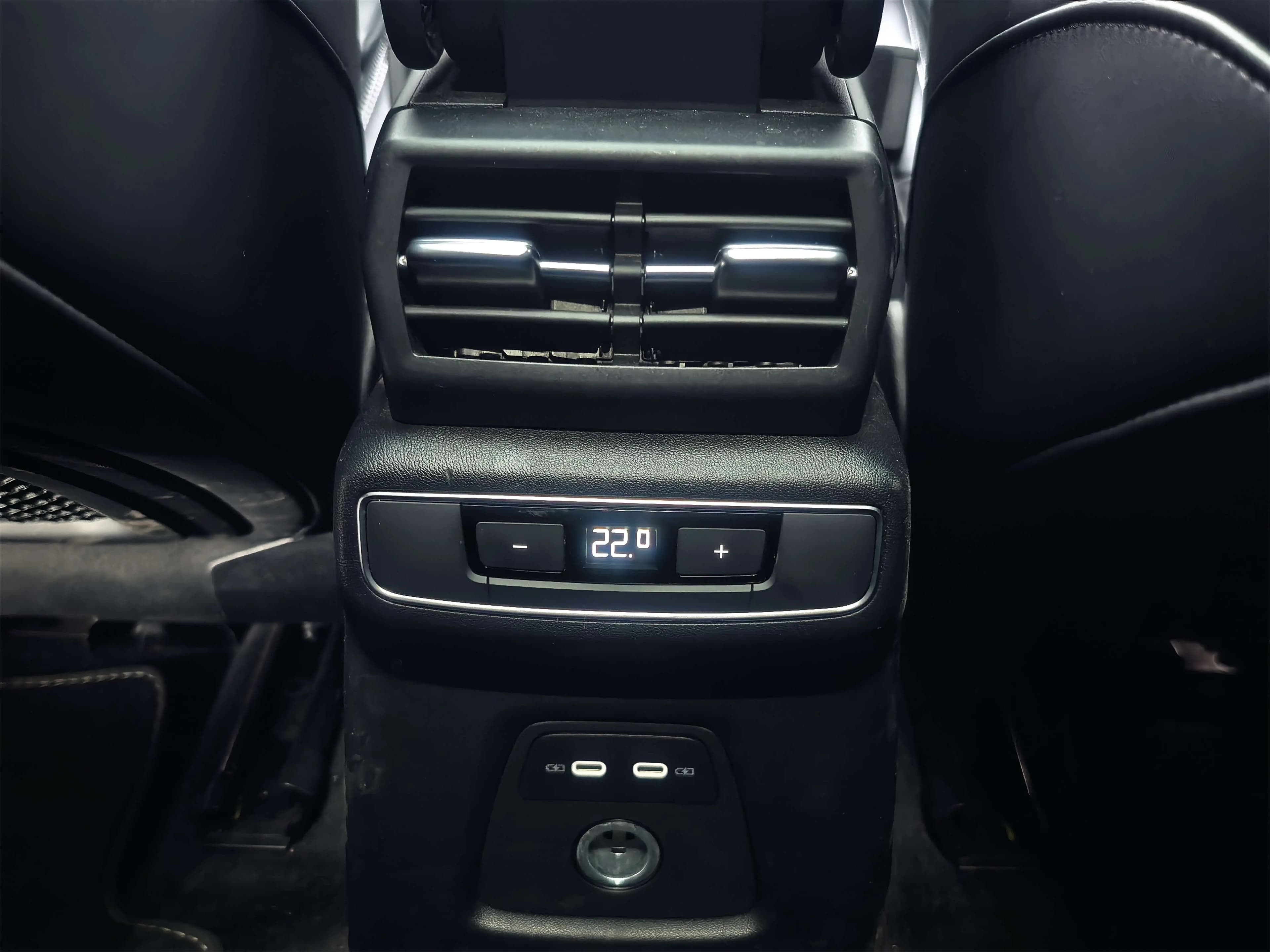Audi Q4 e-tron 2024 г. 51088 км. — фото 11