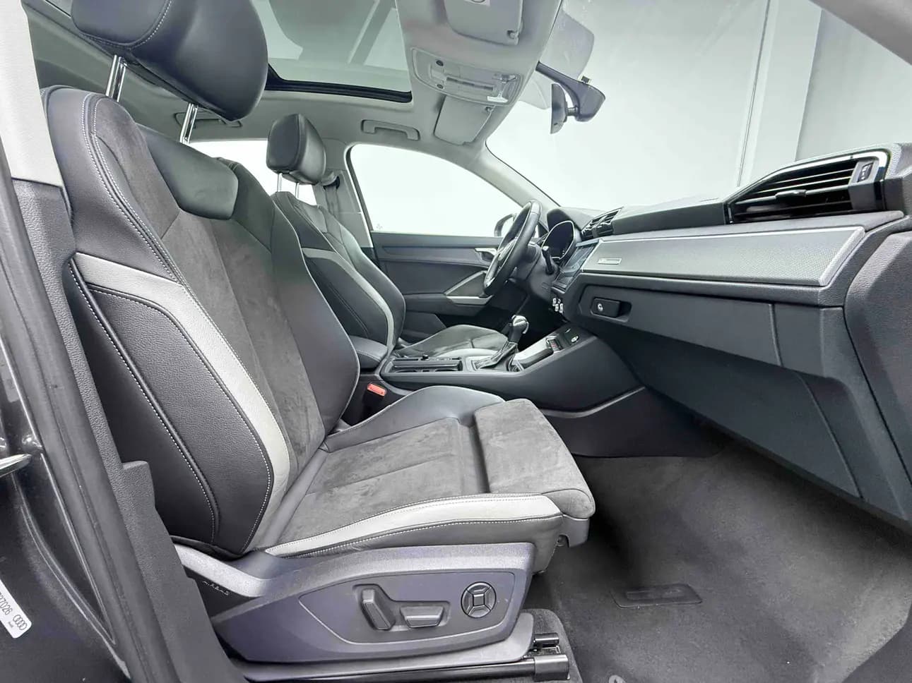 Audi Q3 2022 г. 28283 км. — фото 8