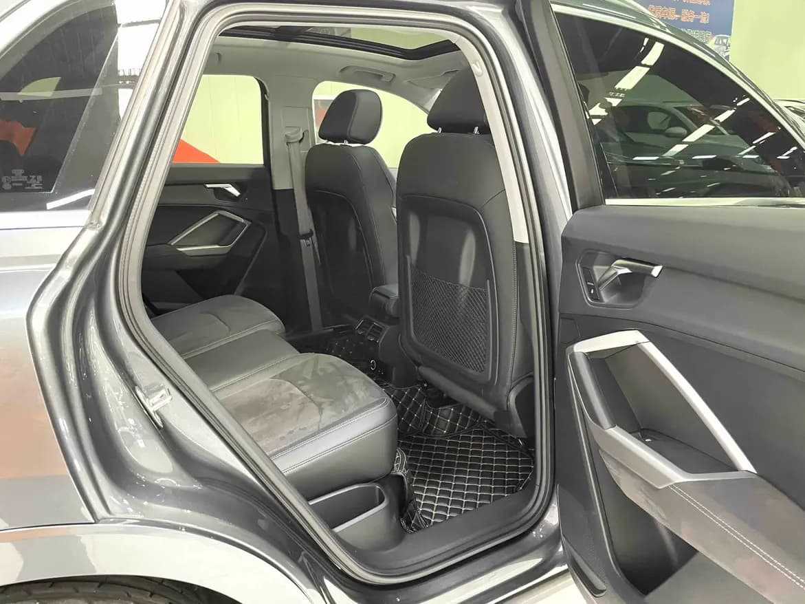 Audi Q3 2022 г. 42185 км. — фото 11