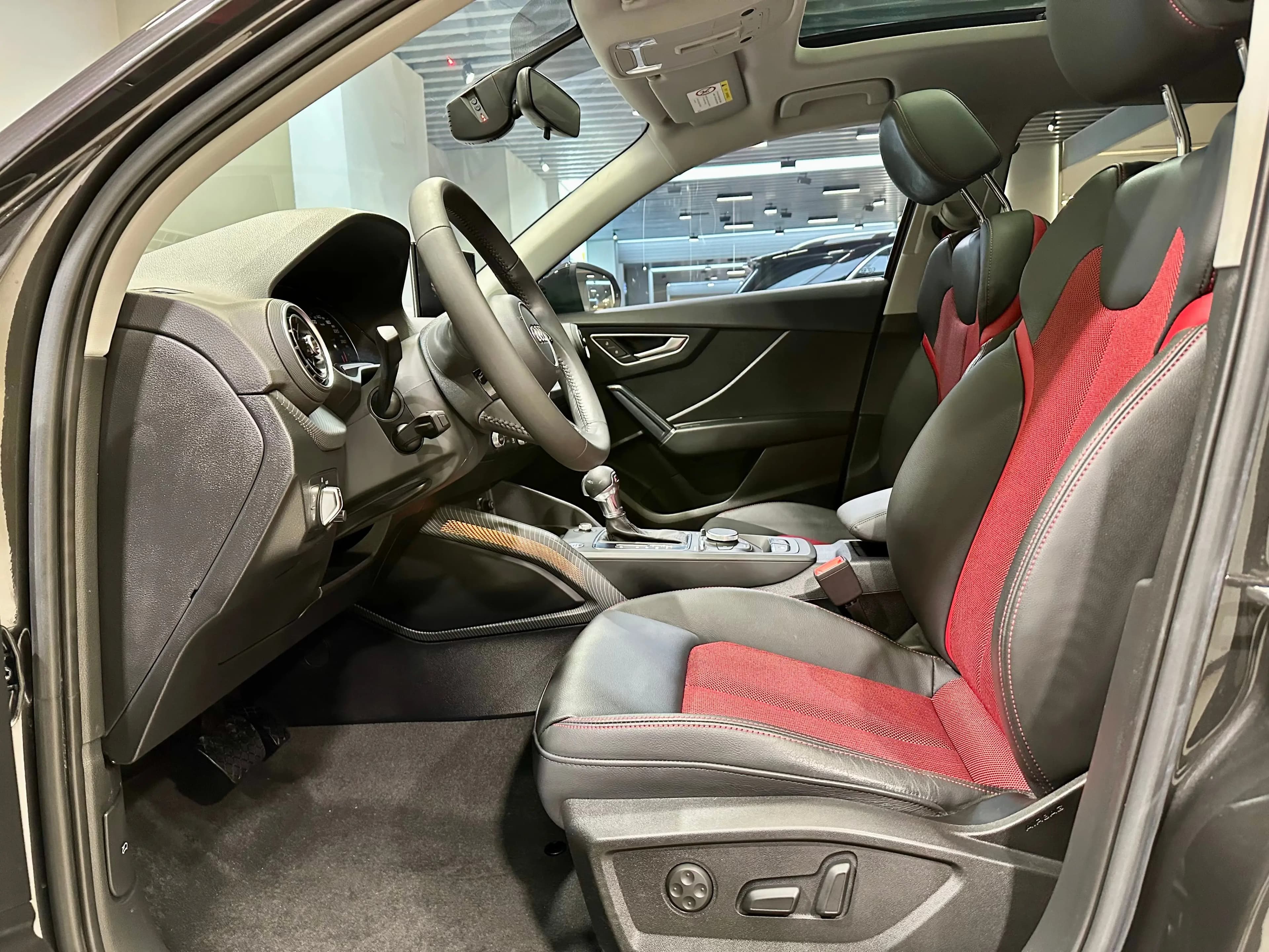 Audi Q2L 2021 г. 49022 км. — фото 10