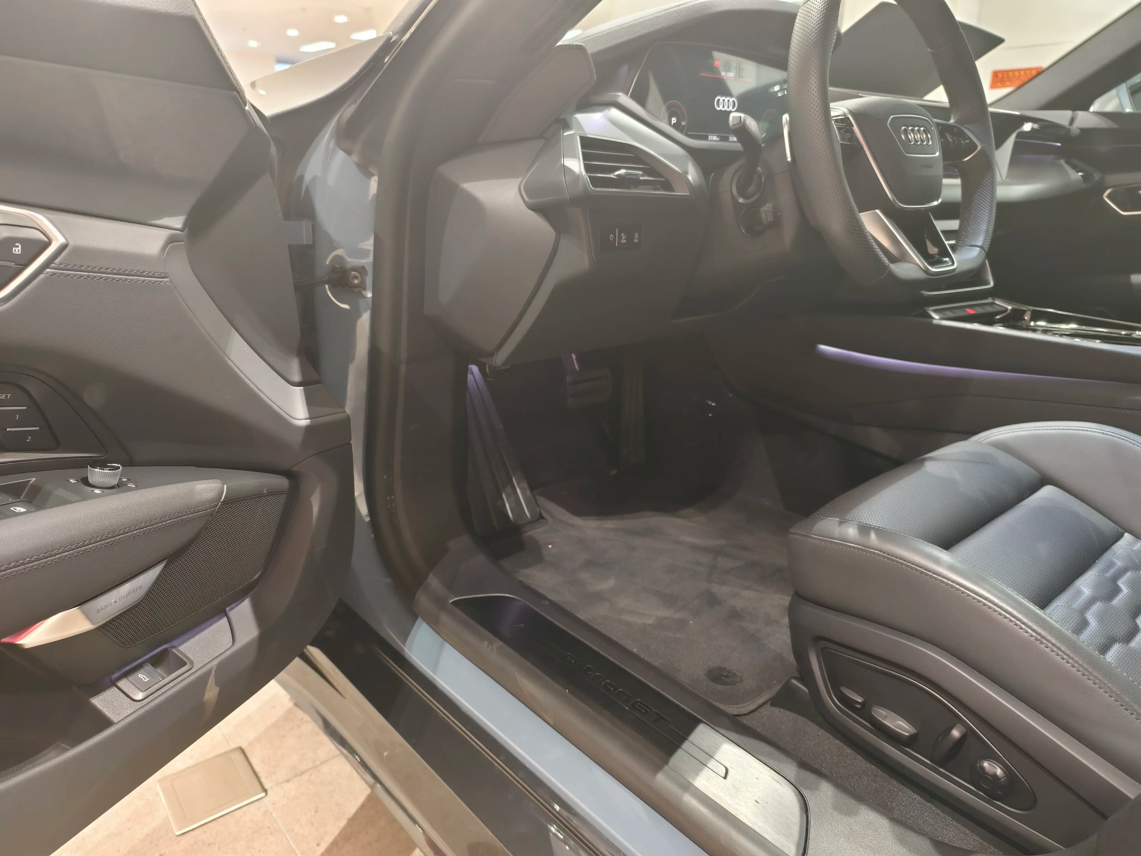 Audi e-tron GT 2024 г. 3425 км. — фото 7