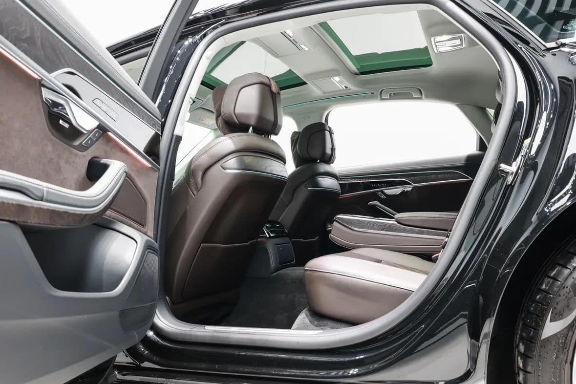 Audi A8 2023 г. 31435 км. — фото 12