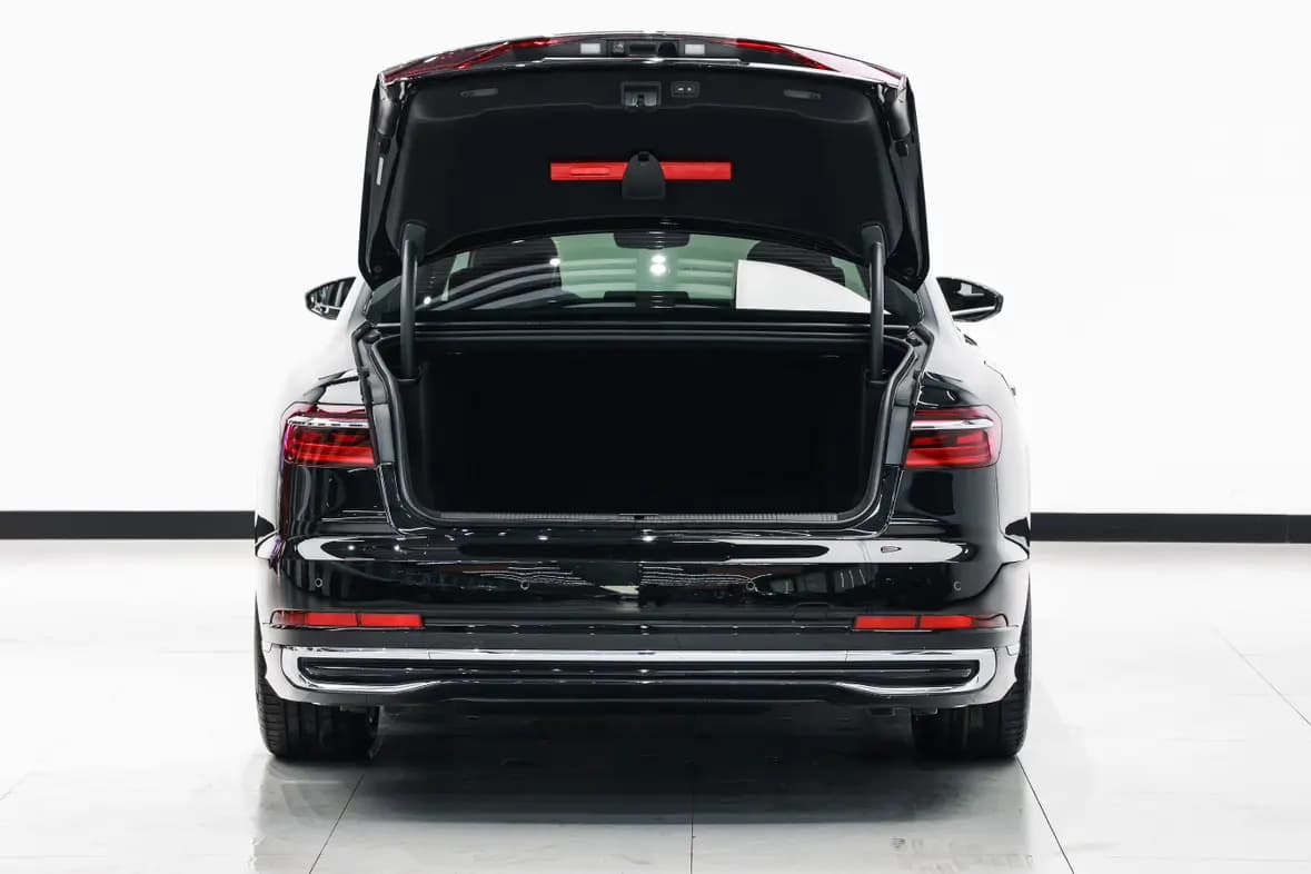 Audi A8 2023 г. 31435 км. — фото 6