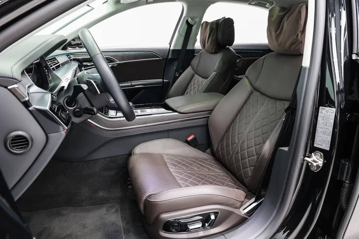 Audi A8 2023 г. 31435 км. — фото 10