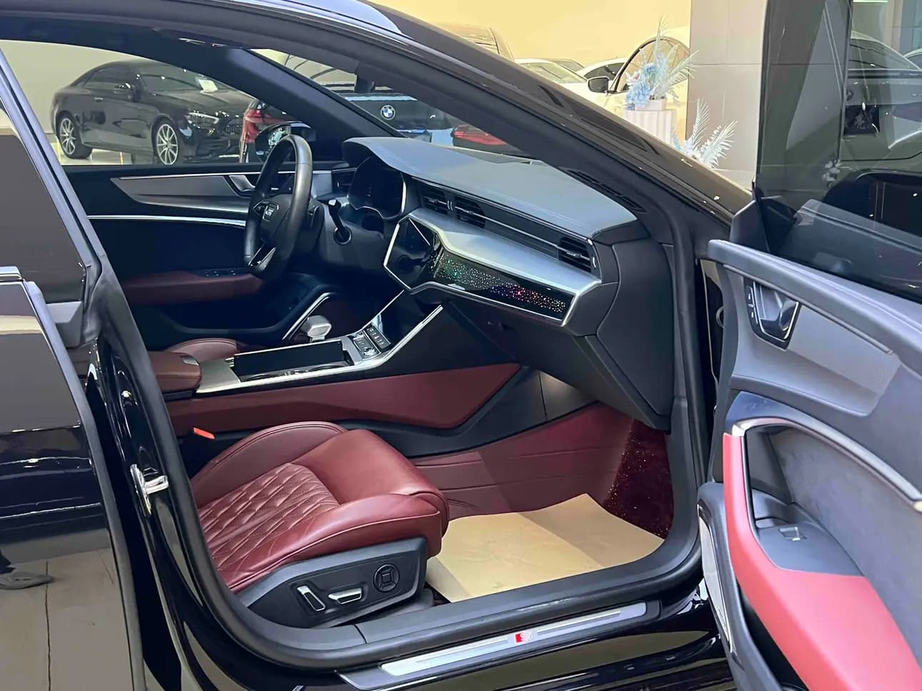 Audi A7L 2024 г. 85085 км. — фото 13