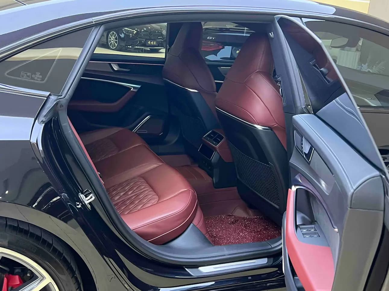 Audi A7L 2024 г. 85085 км. — фото 14