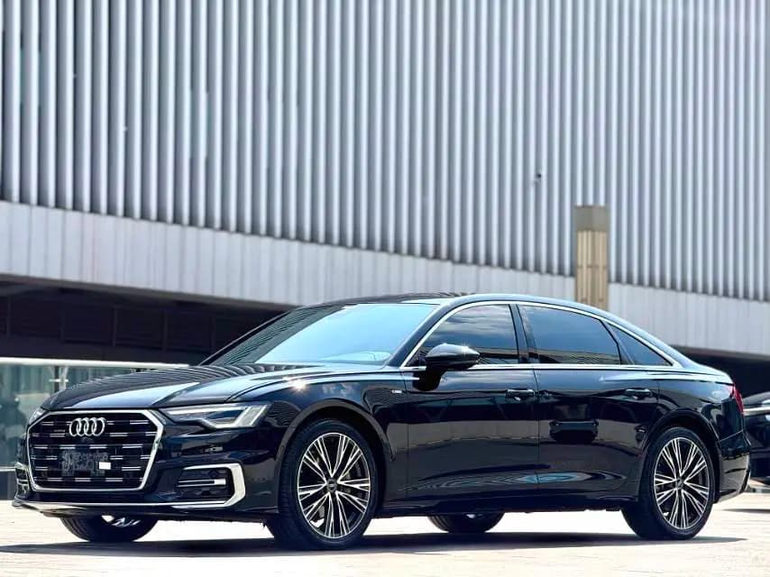 Audi A6L 2023 г. 46136 км.