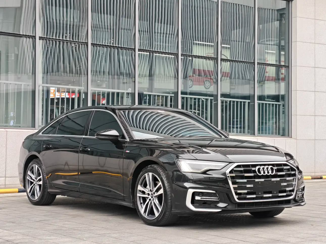 Audi A6L 2025 г. 25139 км. — фото 2
