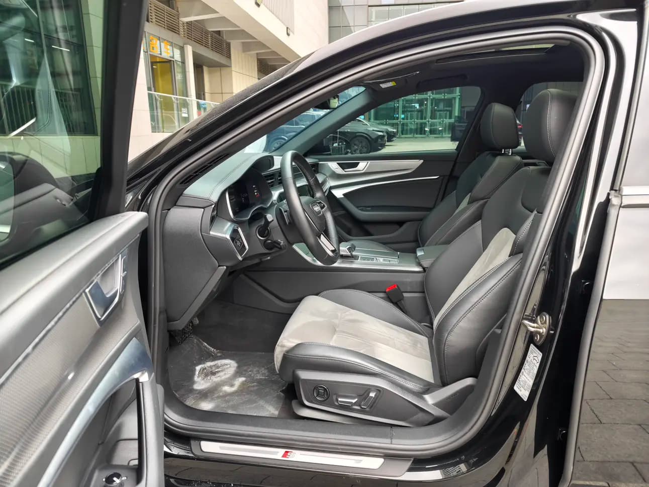 Audi A6L 2025 г. 25139 км. — фото 9