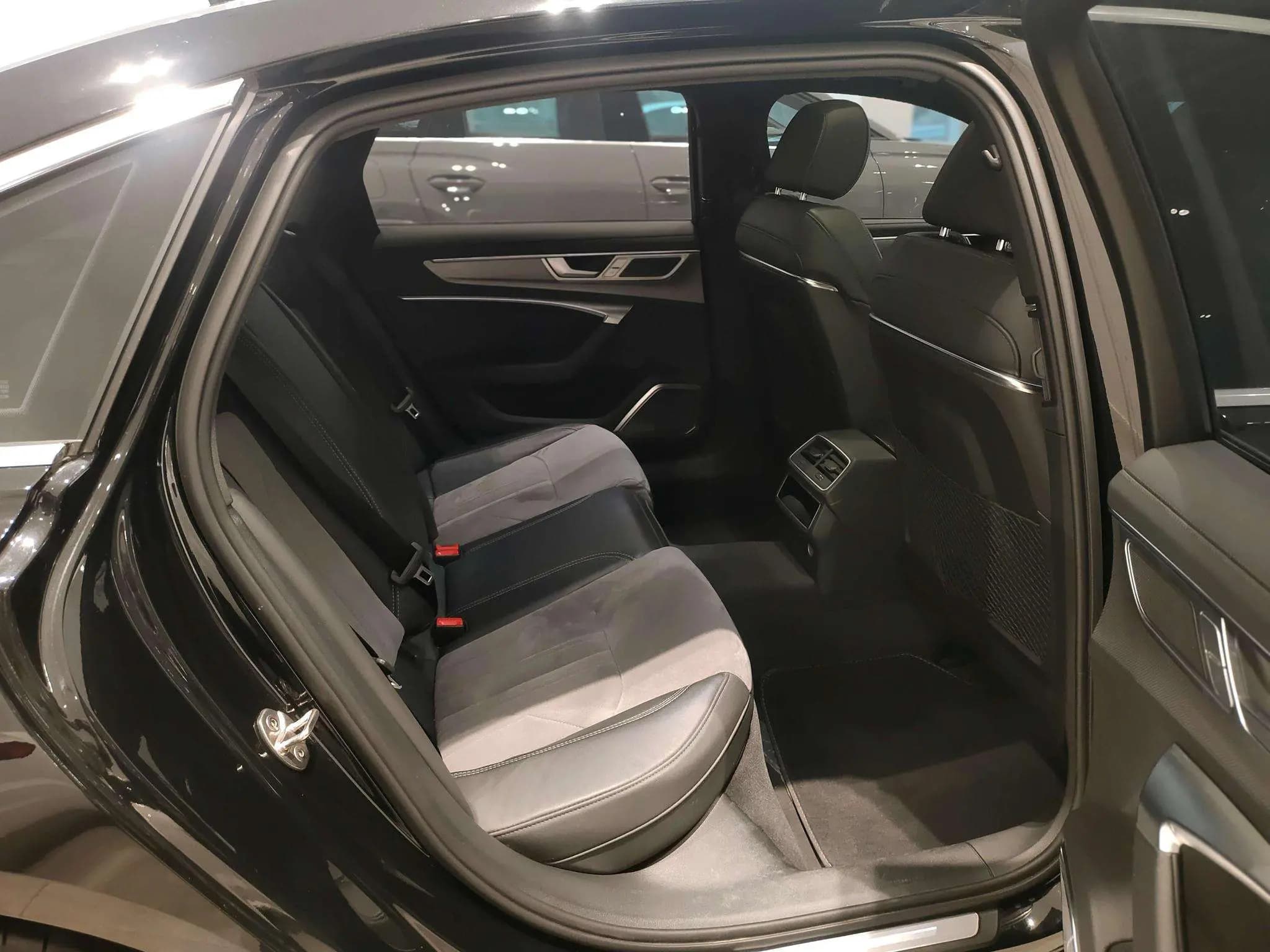 Audi A6L 2024 г. 22140 км. — фото 12