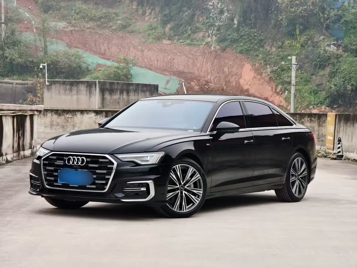 Audi A6L 2025 г. 21124 км.