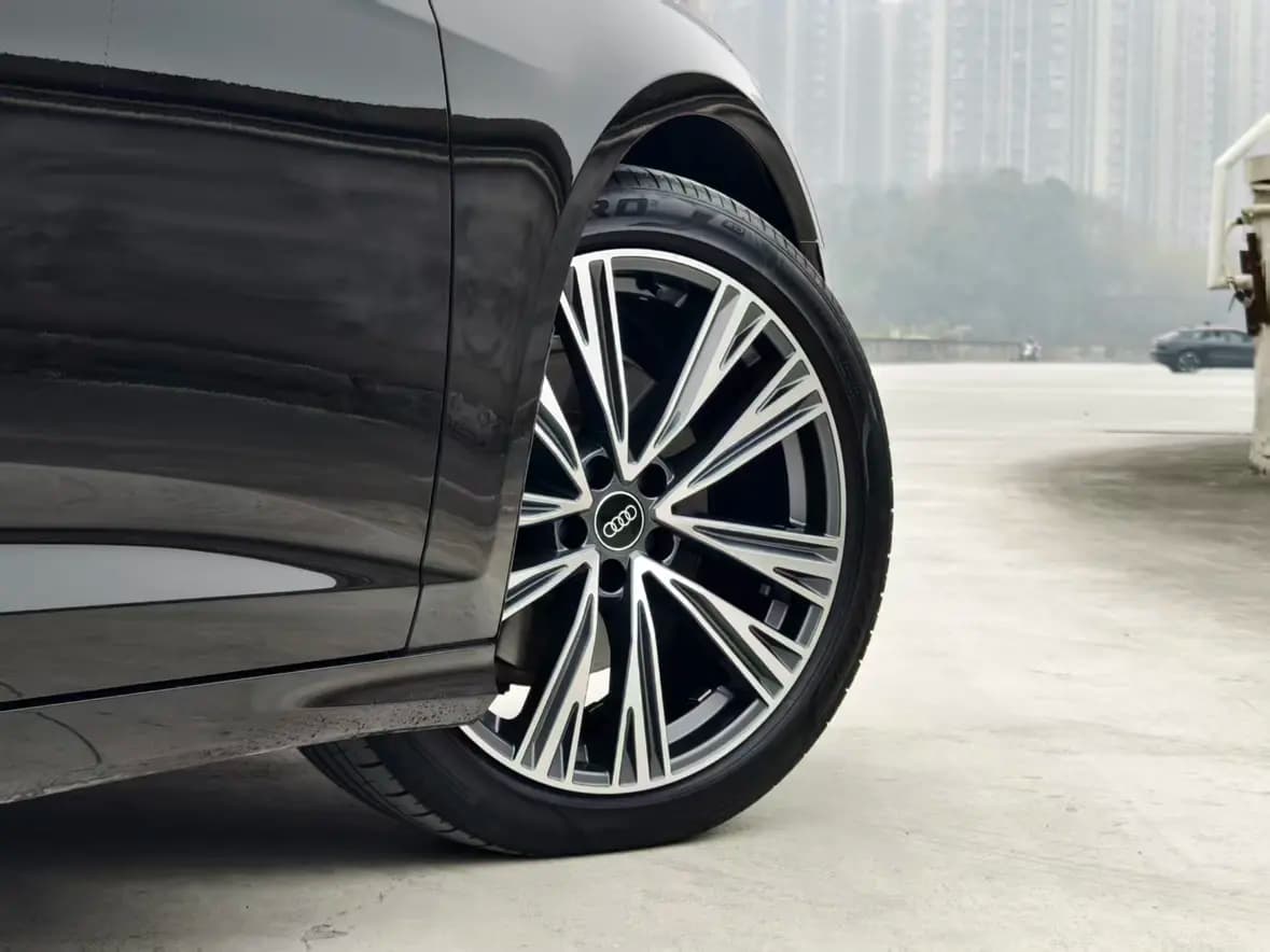 Audi A6L 2025 г. 21124 км. — фото 4