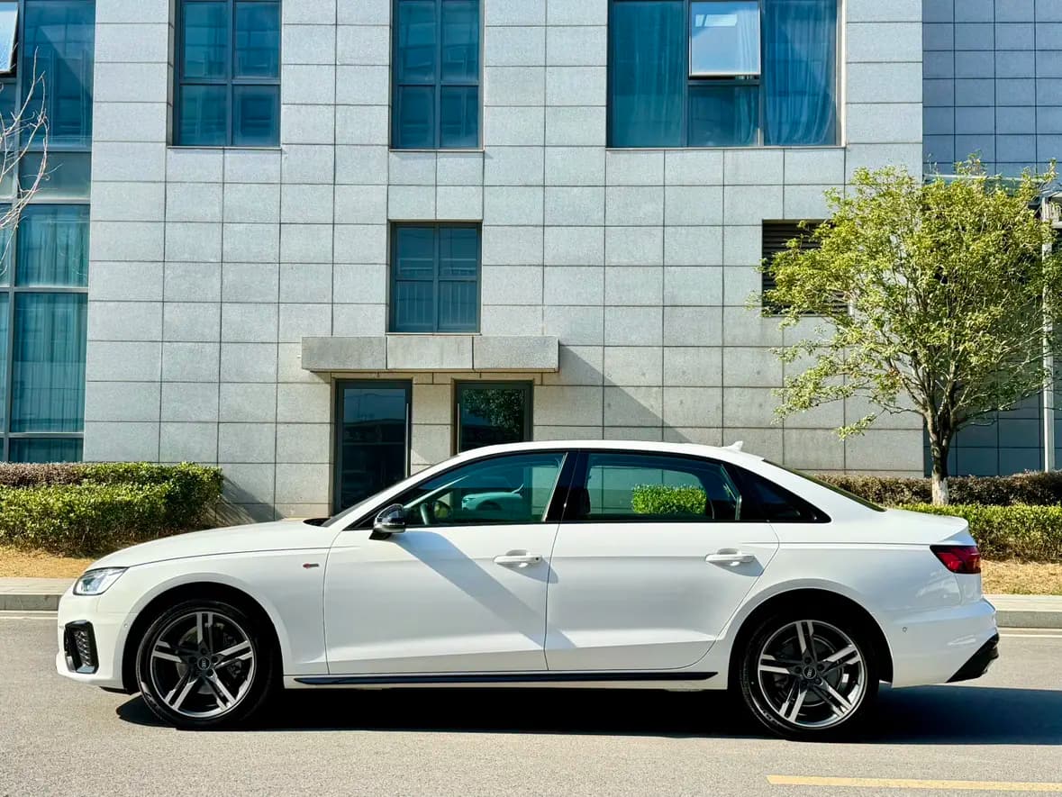 Audi A4L 2023 г. 8122 км. — фото 4
