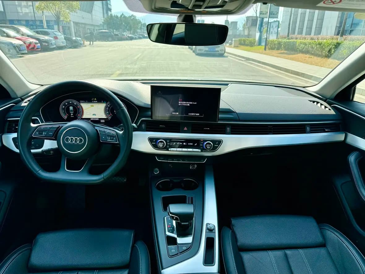 Audi A4L 2023 г. 8122 км. — фото 8