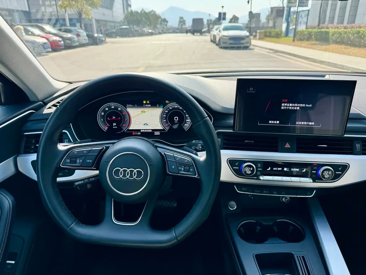 Audi A4L 2023 г. 8122 км. — фото 9