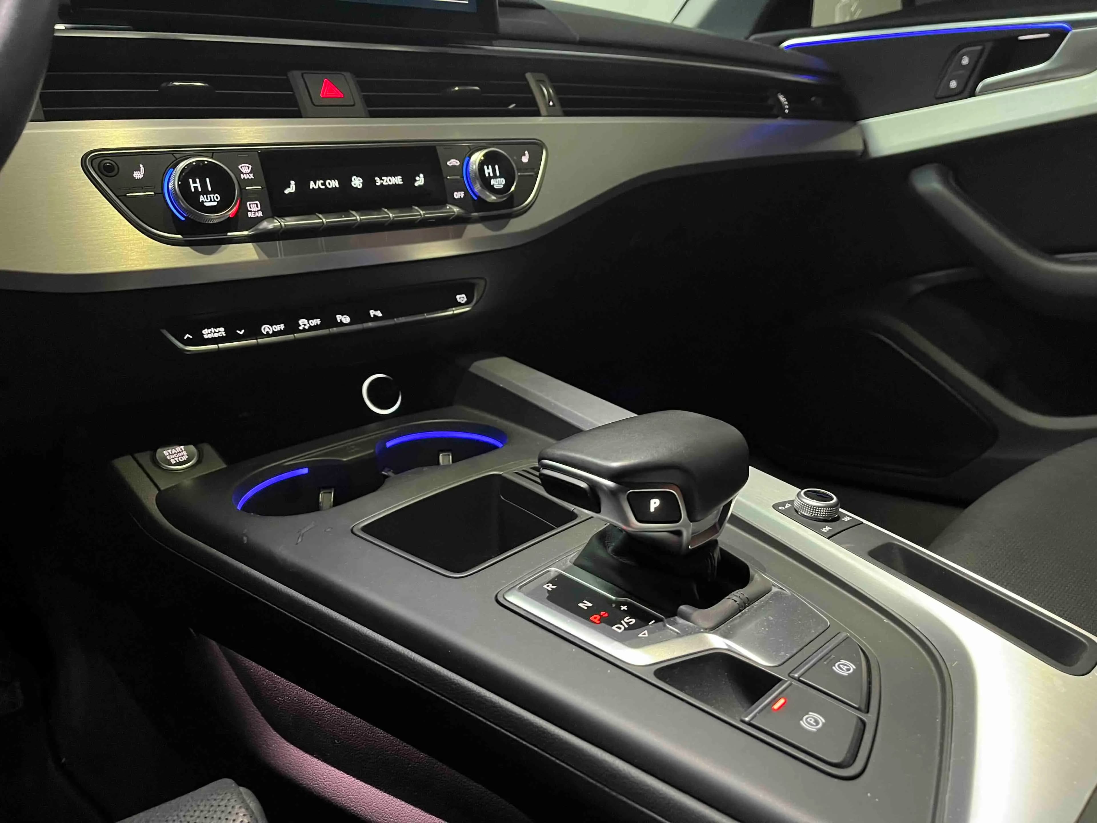 Audi A4L 2021 г. 56118 км. — фото 13