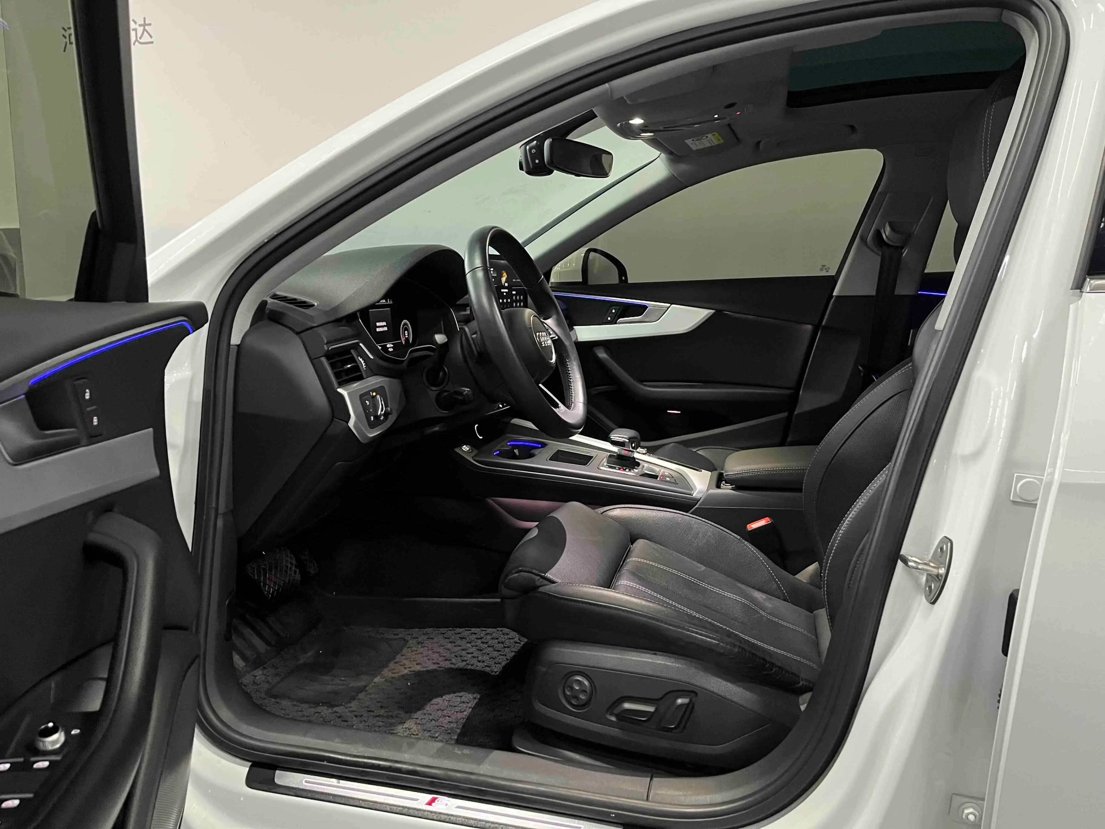 Audi A4L 2021 г. 56118 км. — фото 14