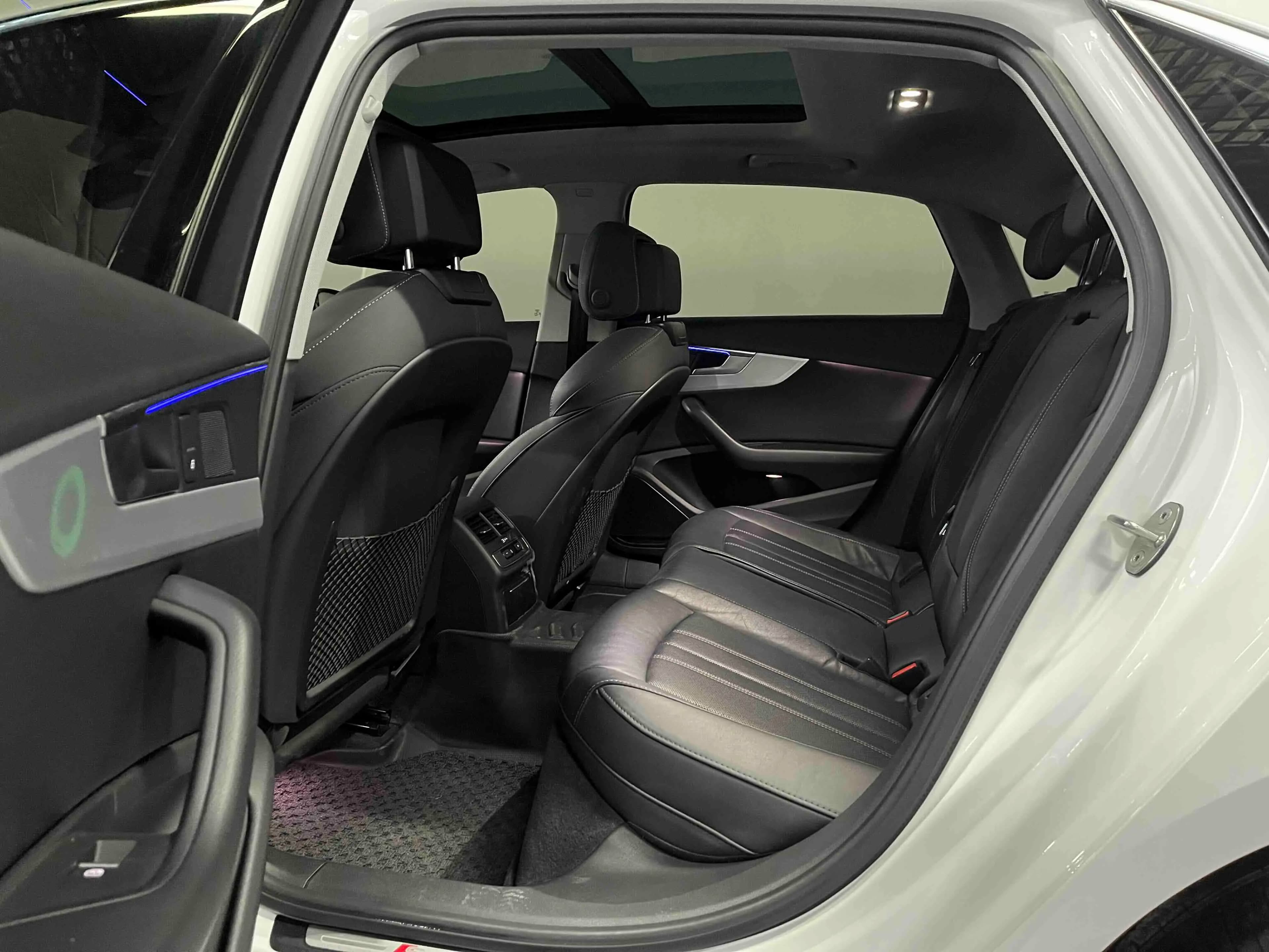 Audi A4L 2021 г. 56118 км. — фото 15