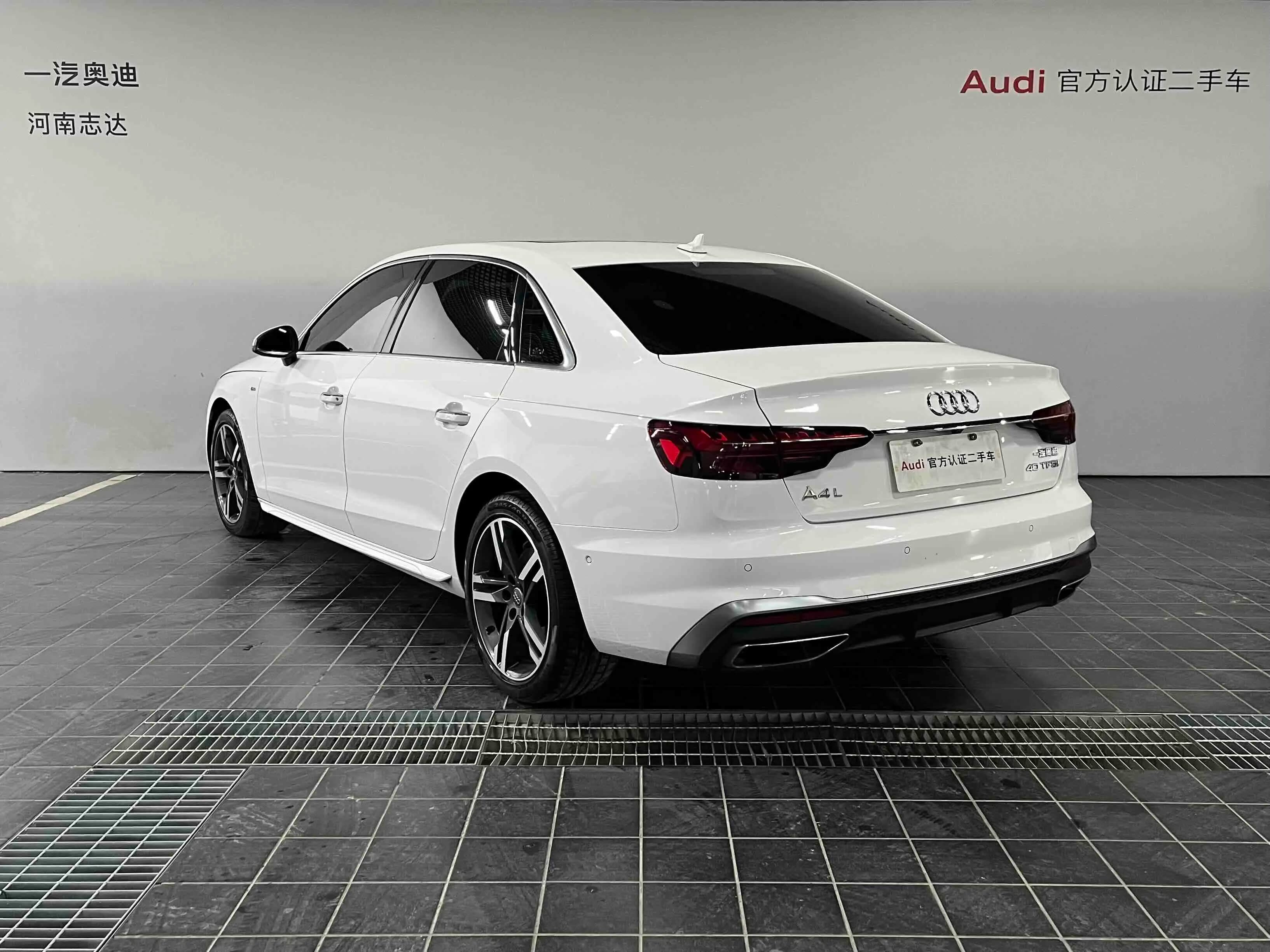 Audi A4L 2021 г. 56118 км. — фото 4