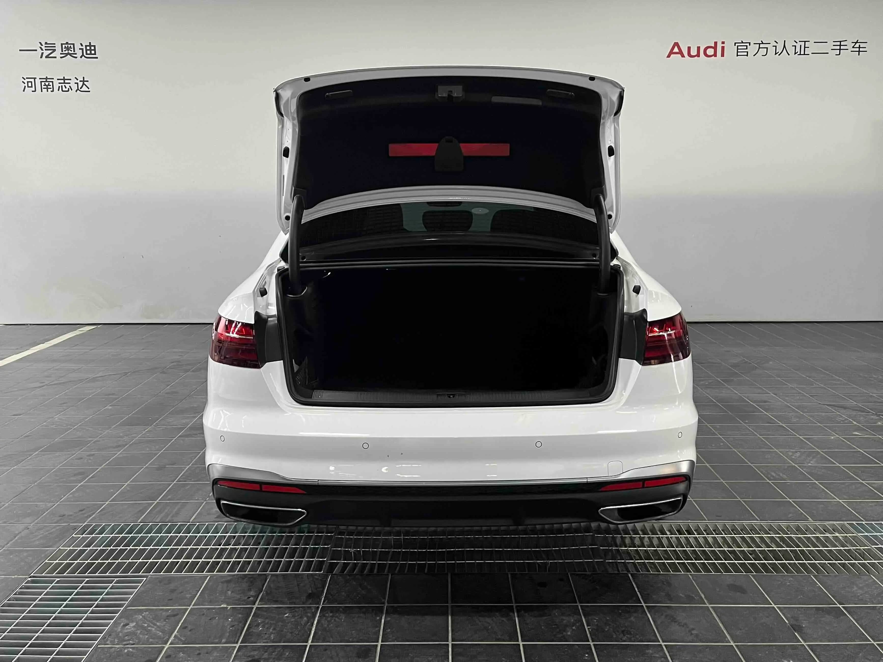 Audi A4L 2021 г. 56118 км. — фото 8