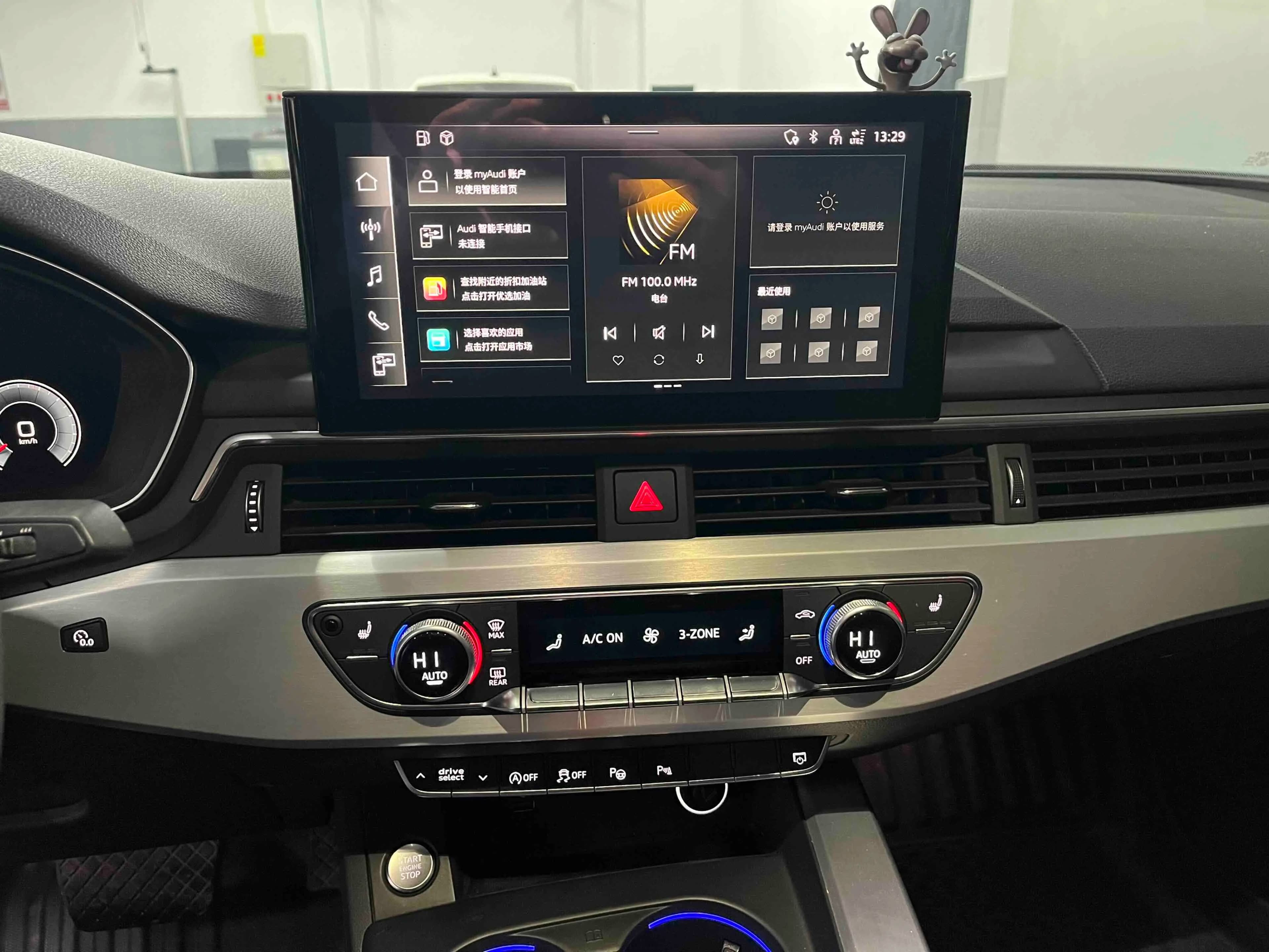 Audi A4L 2021 г. 56118 км. — фото 10