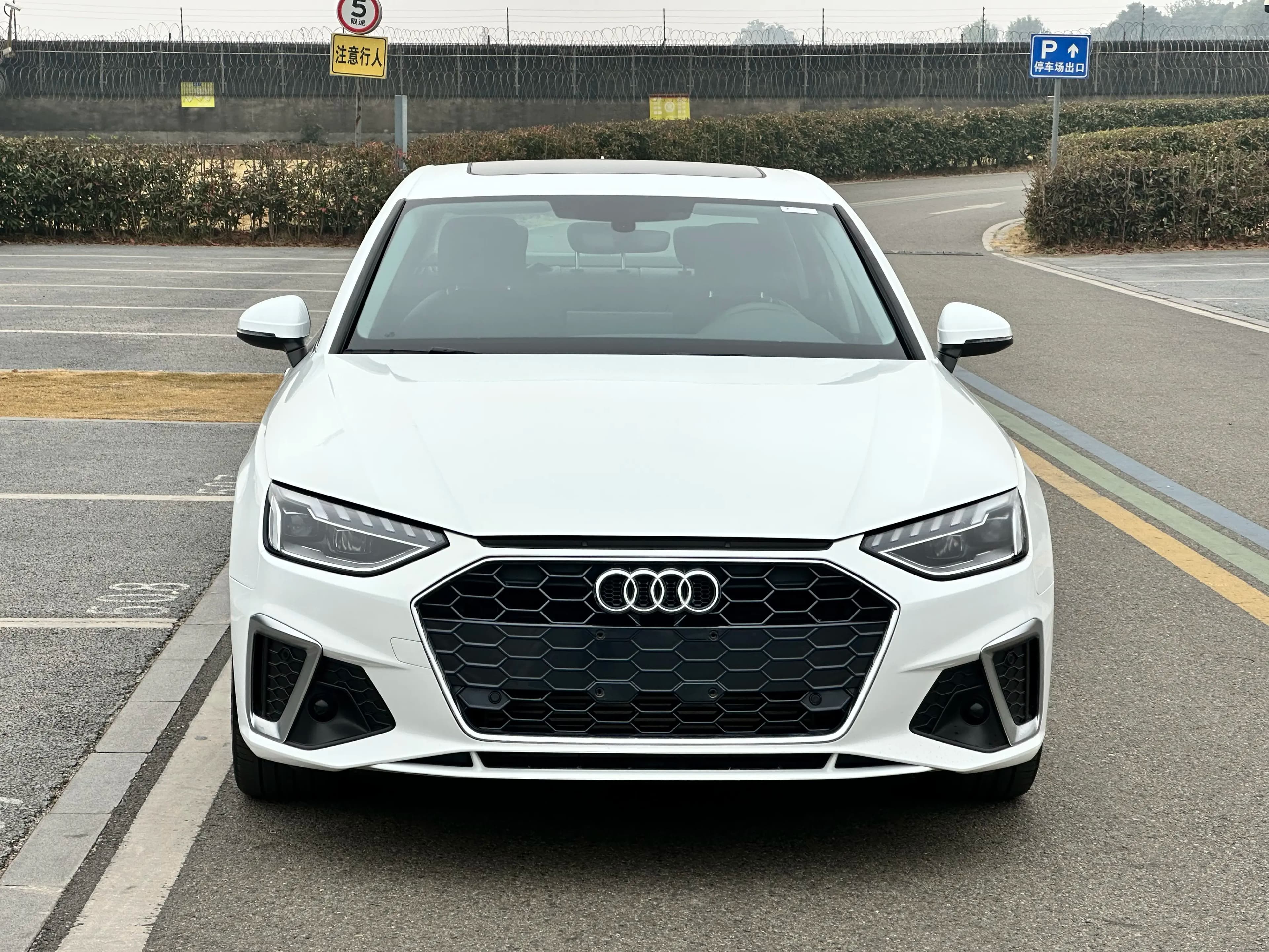 Audi A4L 2023 г. 22116 км. — фото 2