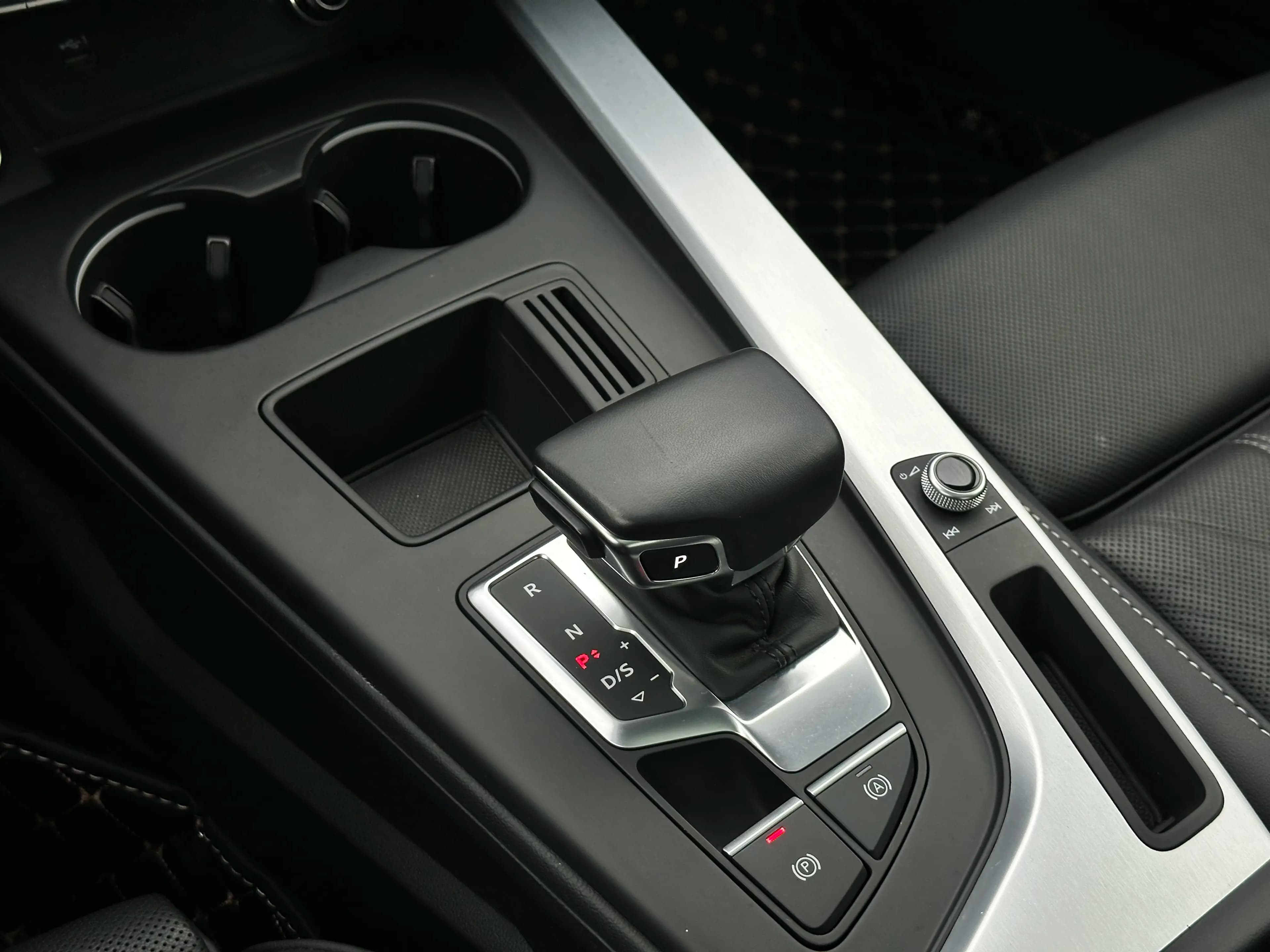 Audi A4L 2023 г. 22116 км. — фото 11