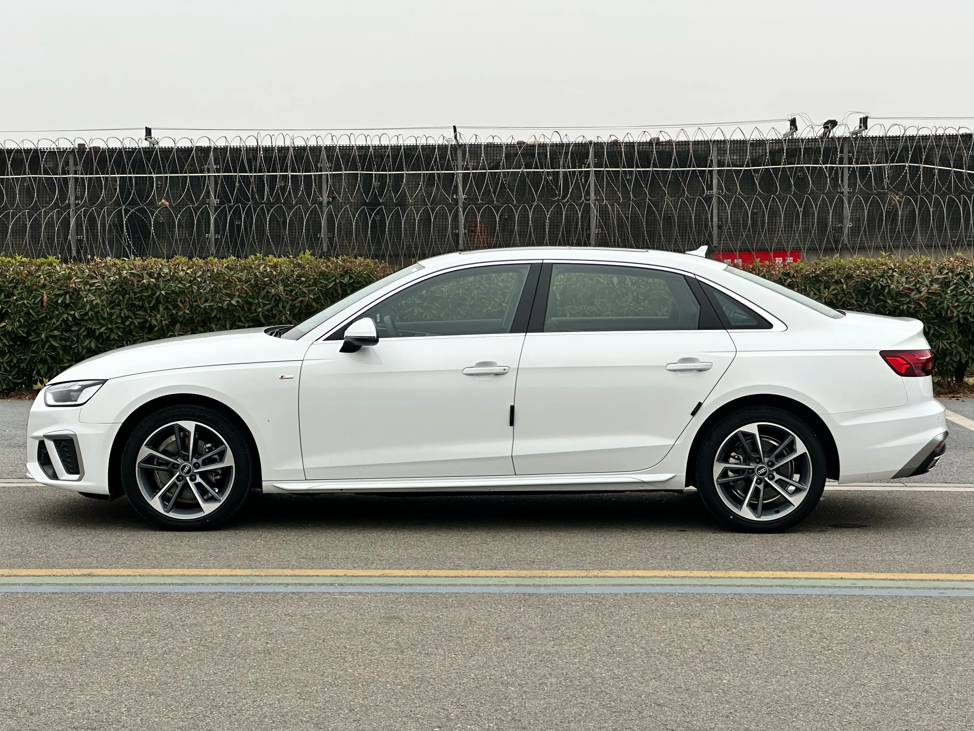 Audi A4L 2023 г. 22116 км. — фото 3