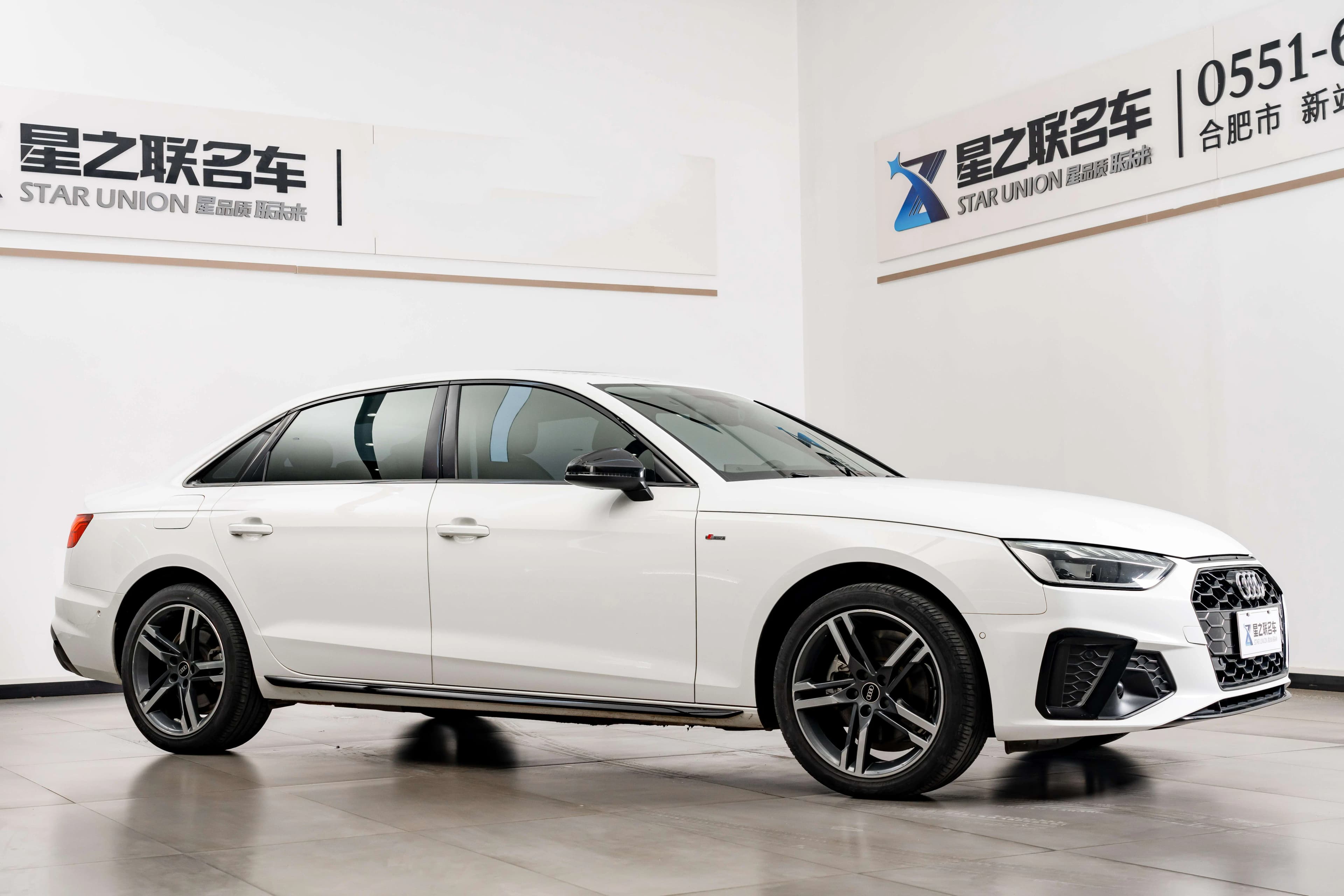 Audi A4L 2022 г. 41911 км. — фото 12