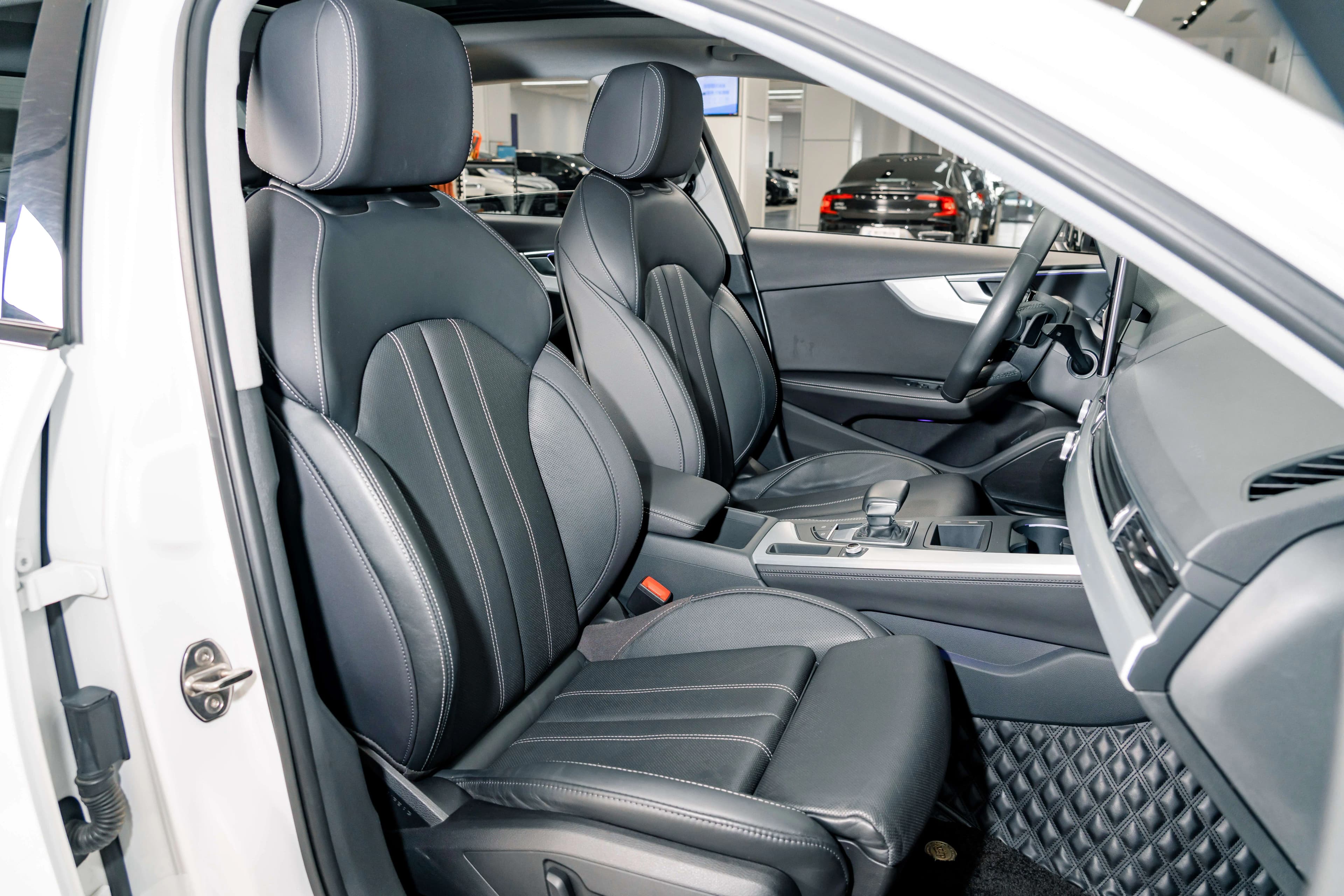 Audi A4L 2022 г. 41911 км. — фото 19