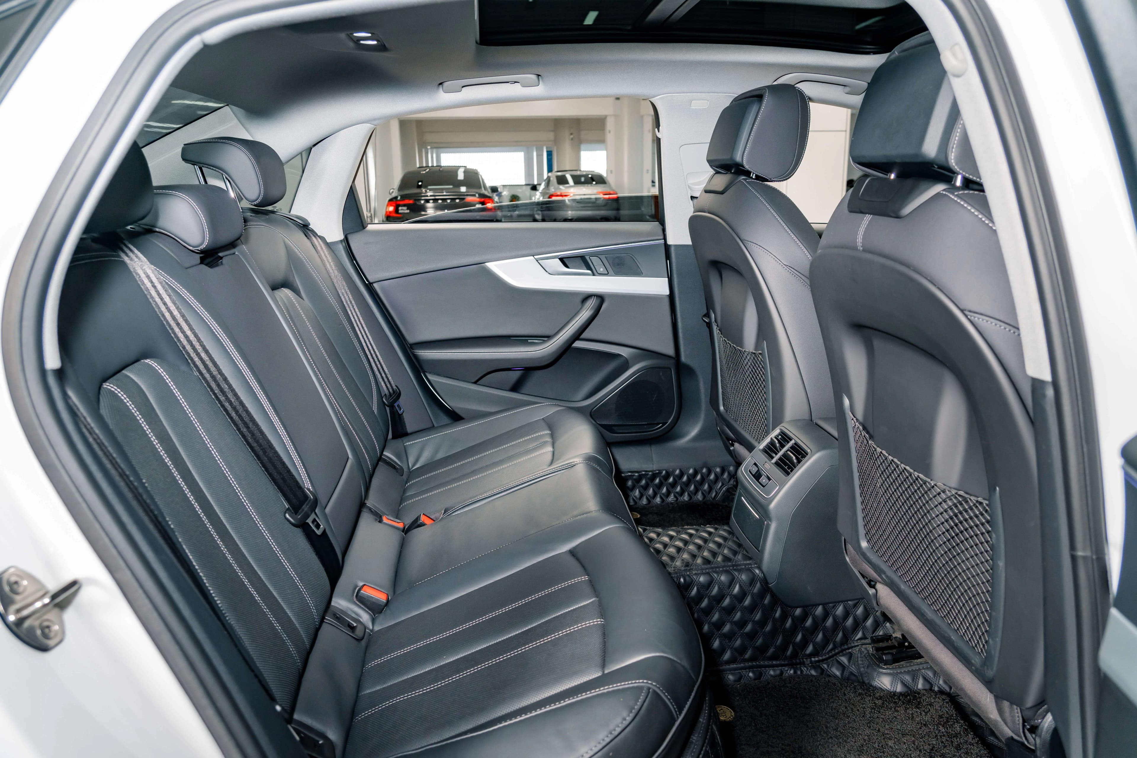 Audi A4L 2022 г. 41911 км. — фото 20