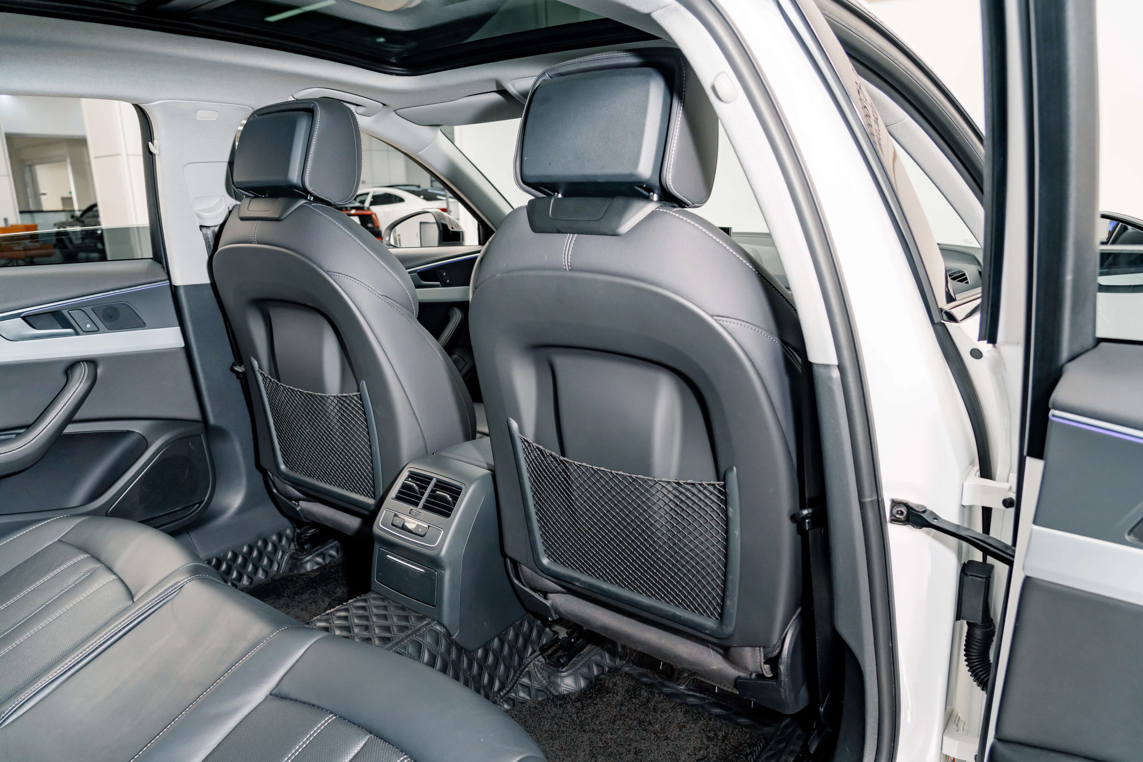 Audi A4L 2022 г. 41911 км. — фото 23