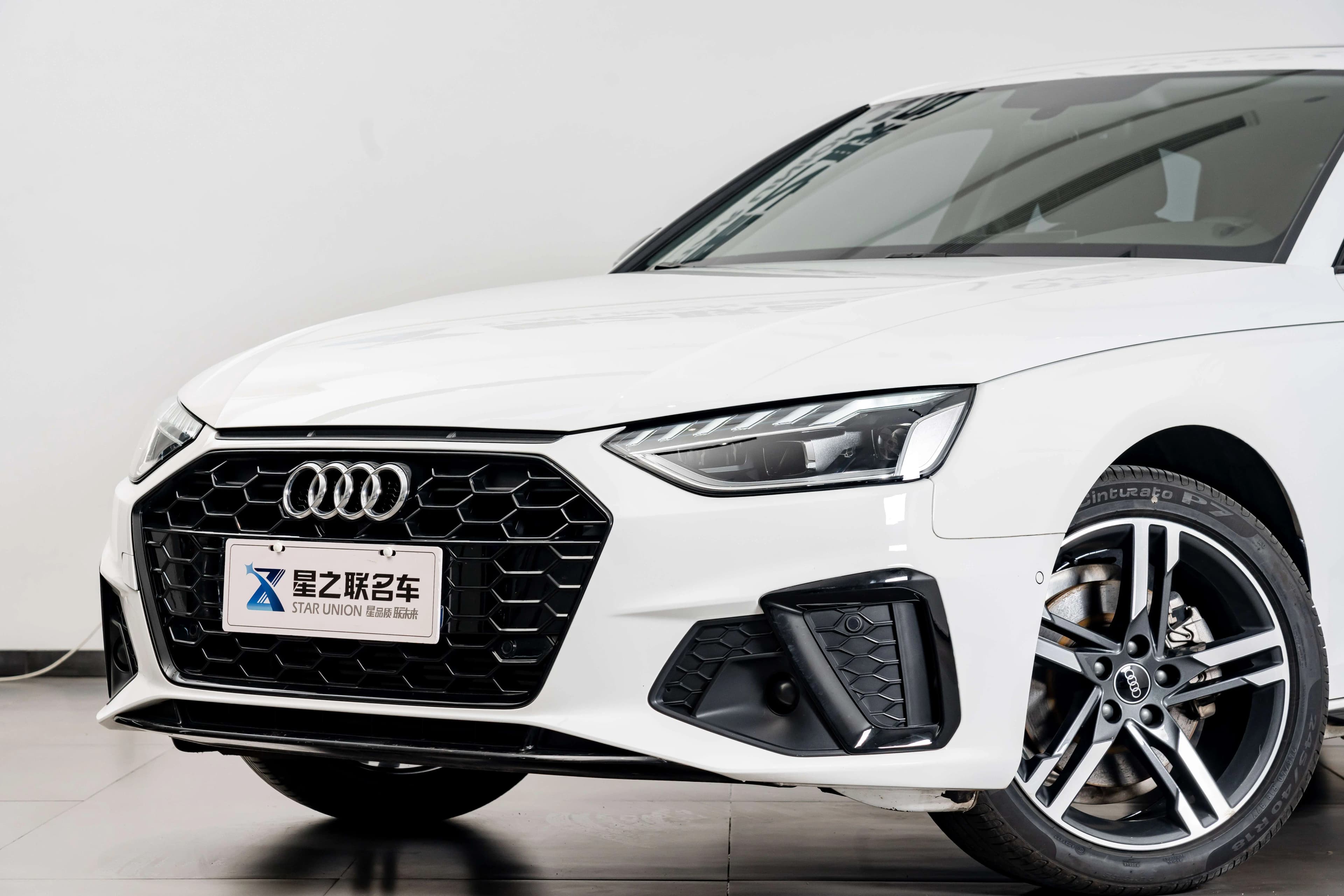 Audi A4L 2022 г. 41911 км. — фото 9